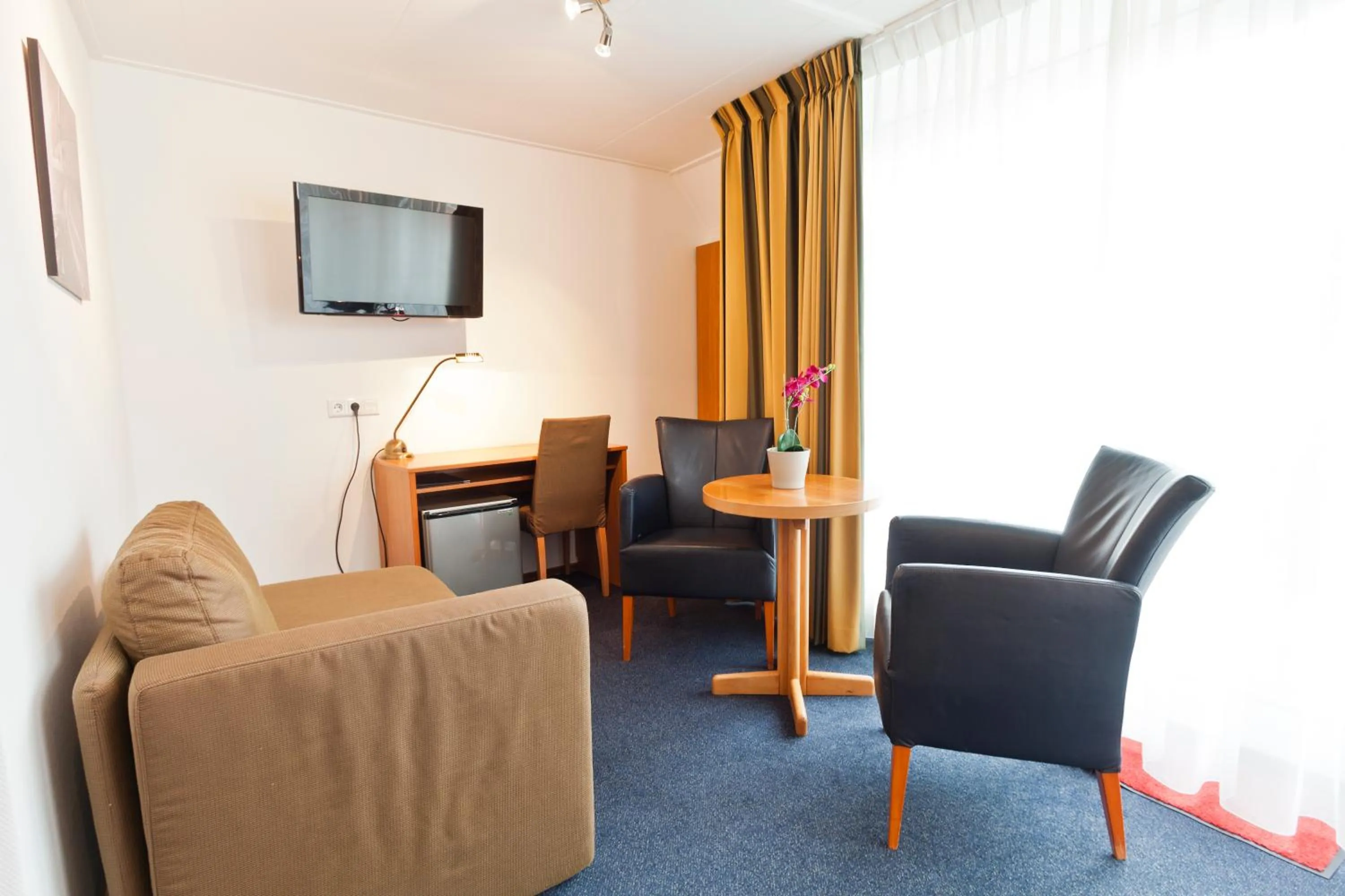 Day in Hotel de Burg