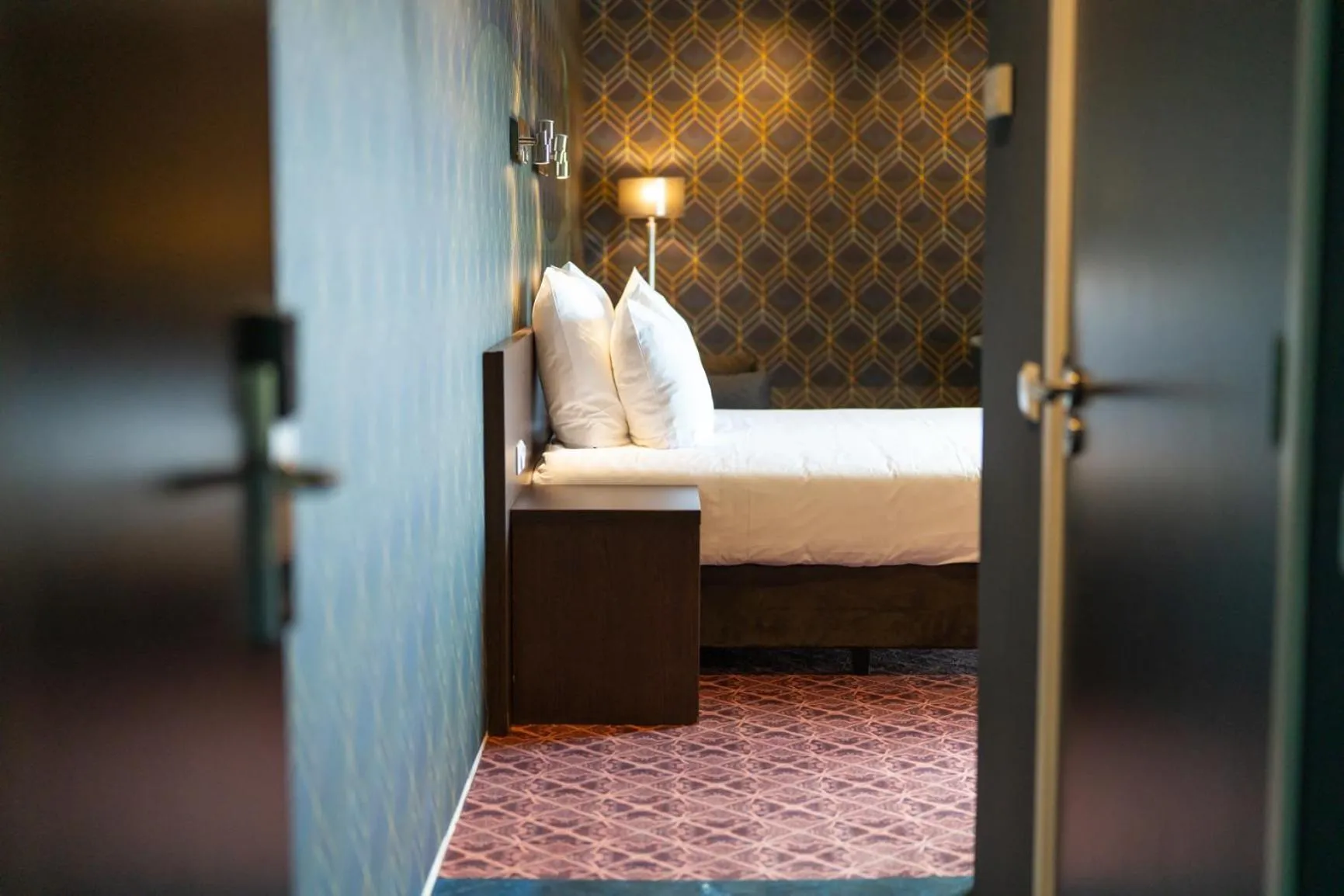 Bed in Hampshire Hotel - Delft Centre