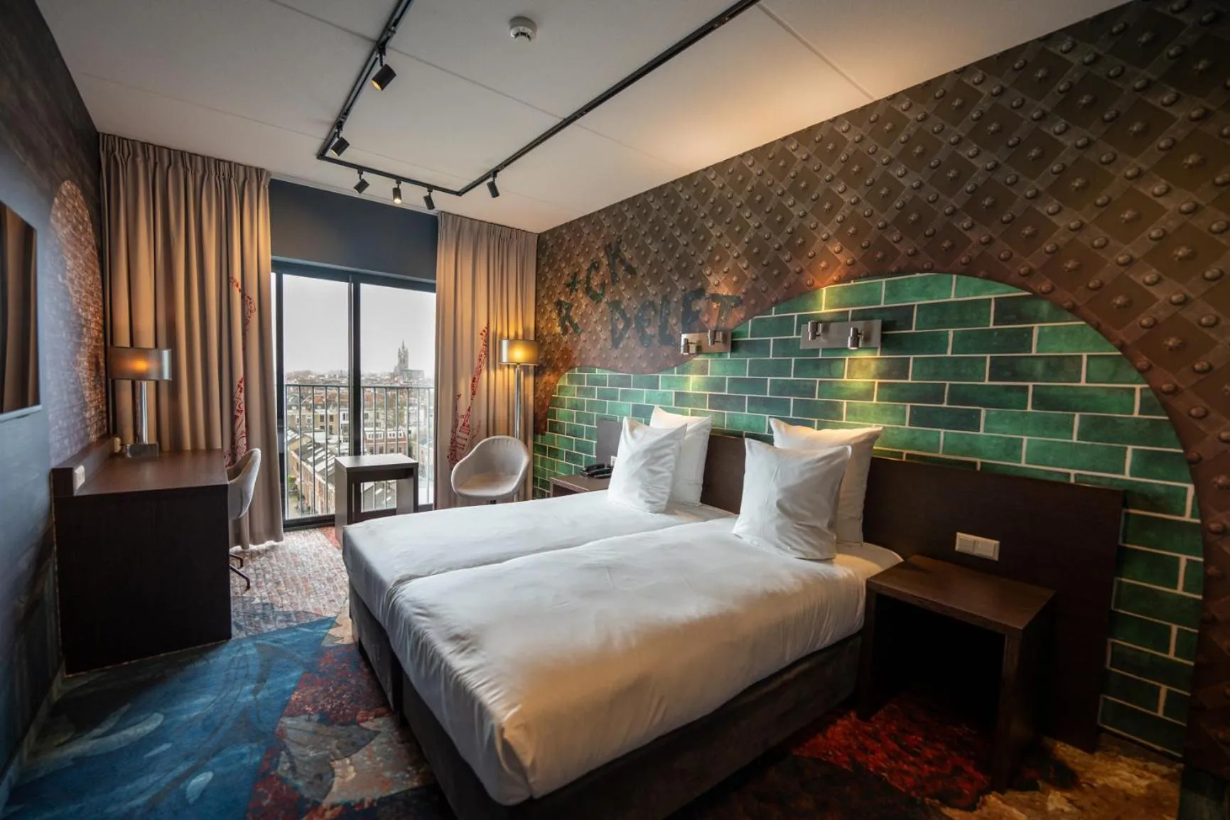 Photo of the whole room, Bed in Hampshire Hotel - Delft Centre