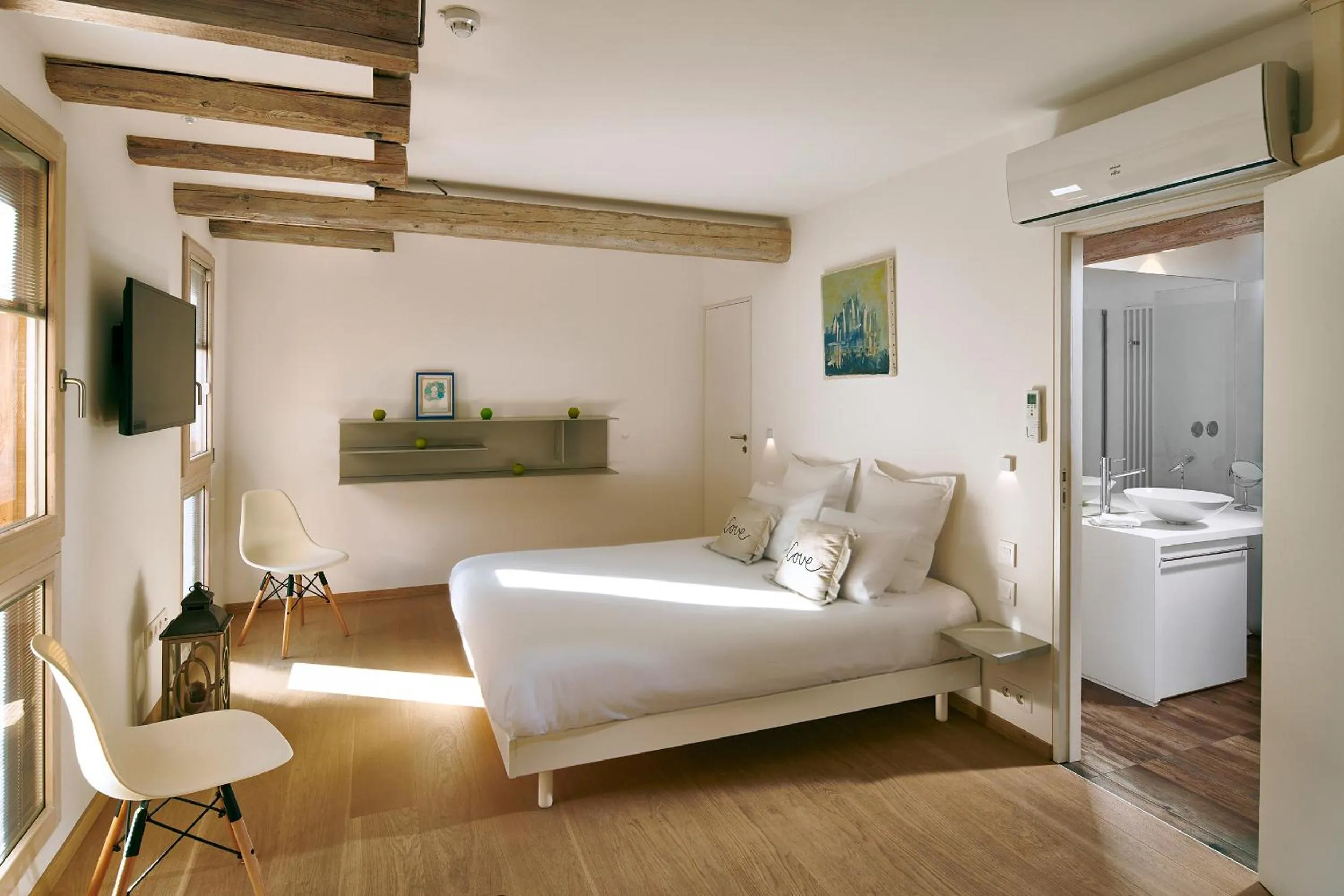 Photo of the whole room, Bed in Pêche de Vigne & Spa