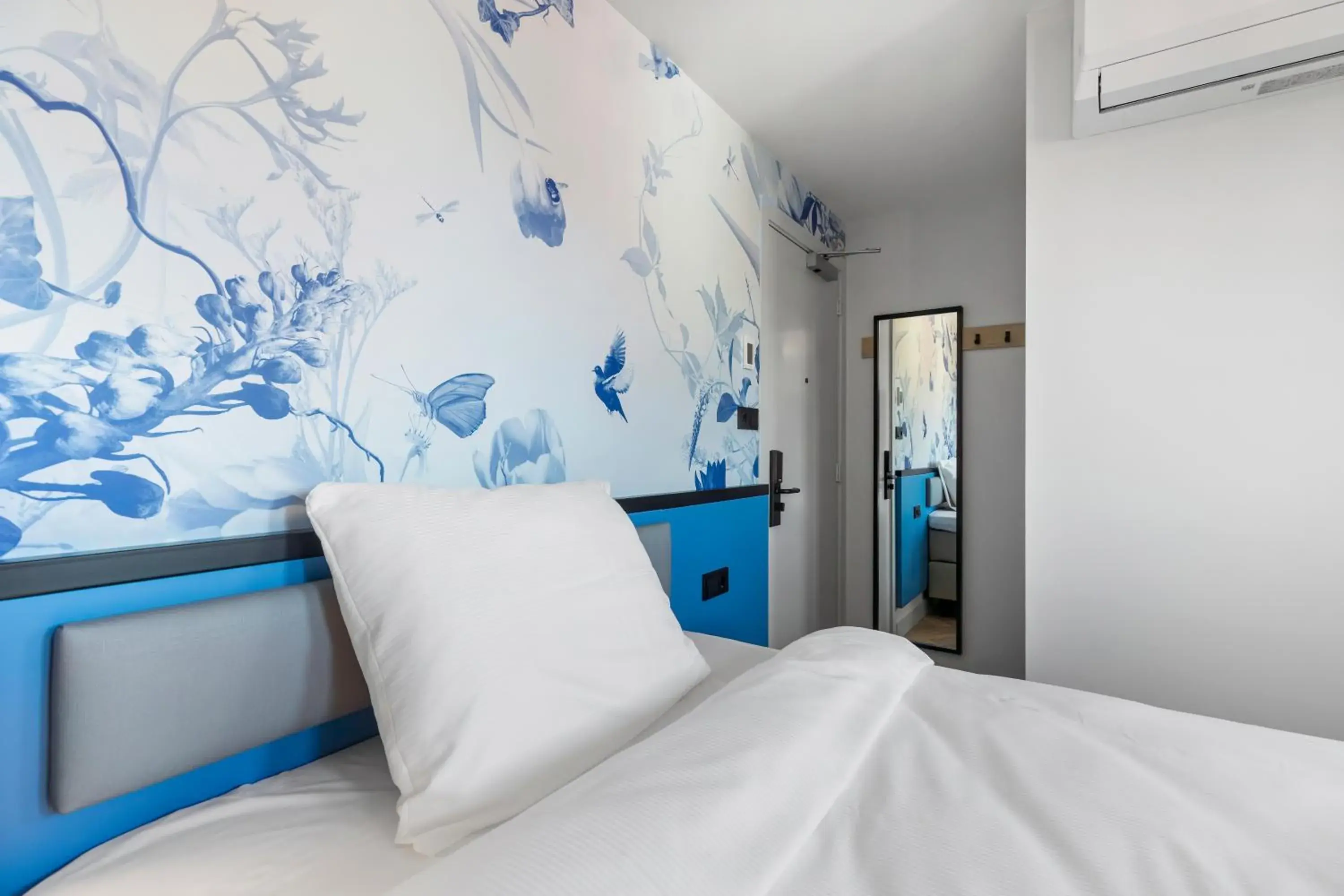 Single Room in Dutch Design Hotel Vondelpark Single Room in Dutch Design Hotel Vondelpark