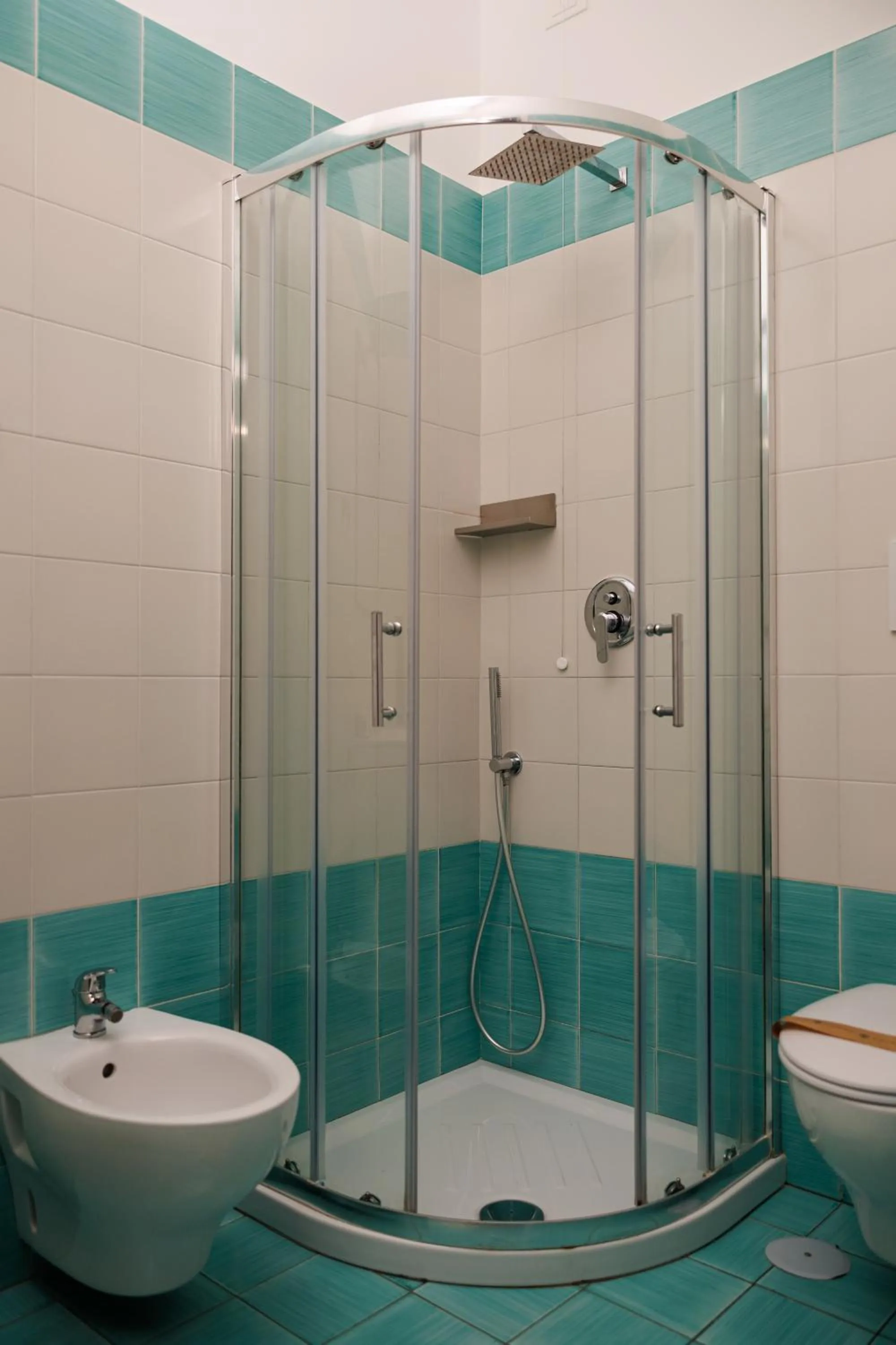 Shower in The Reef Sorrento