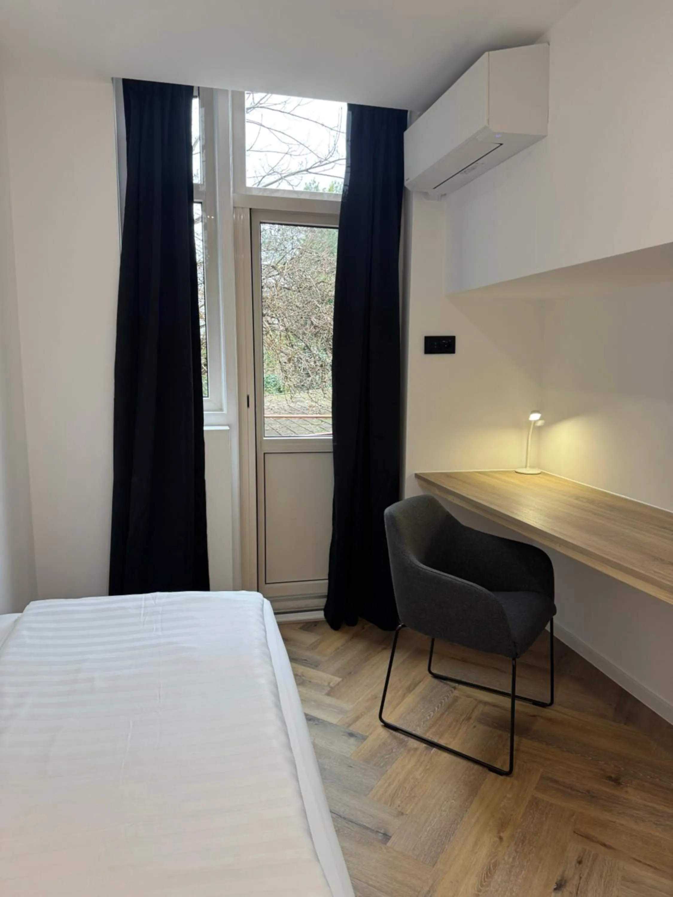 View (from property/room), Bed in Hotel Port