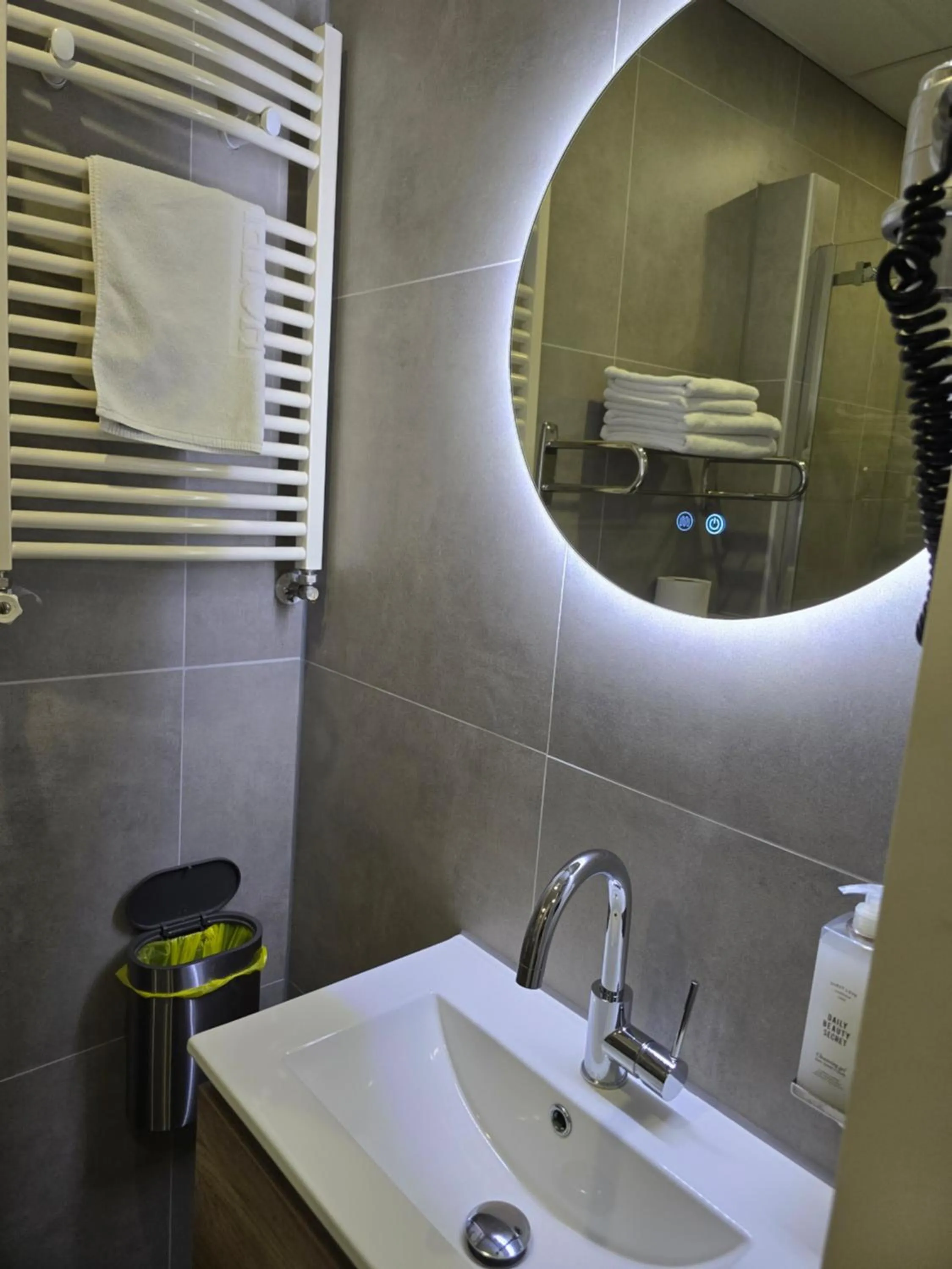 Bathroom in Hotel Port