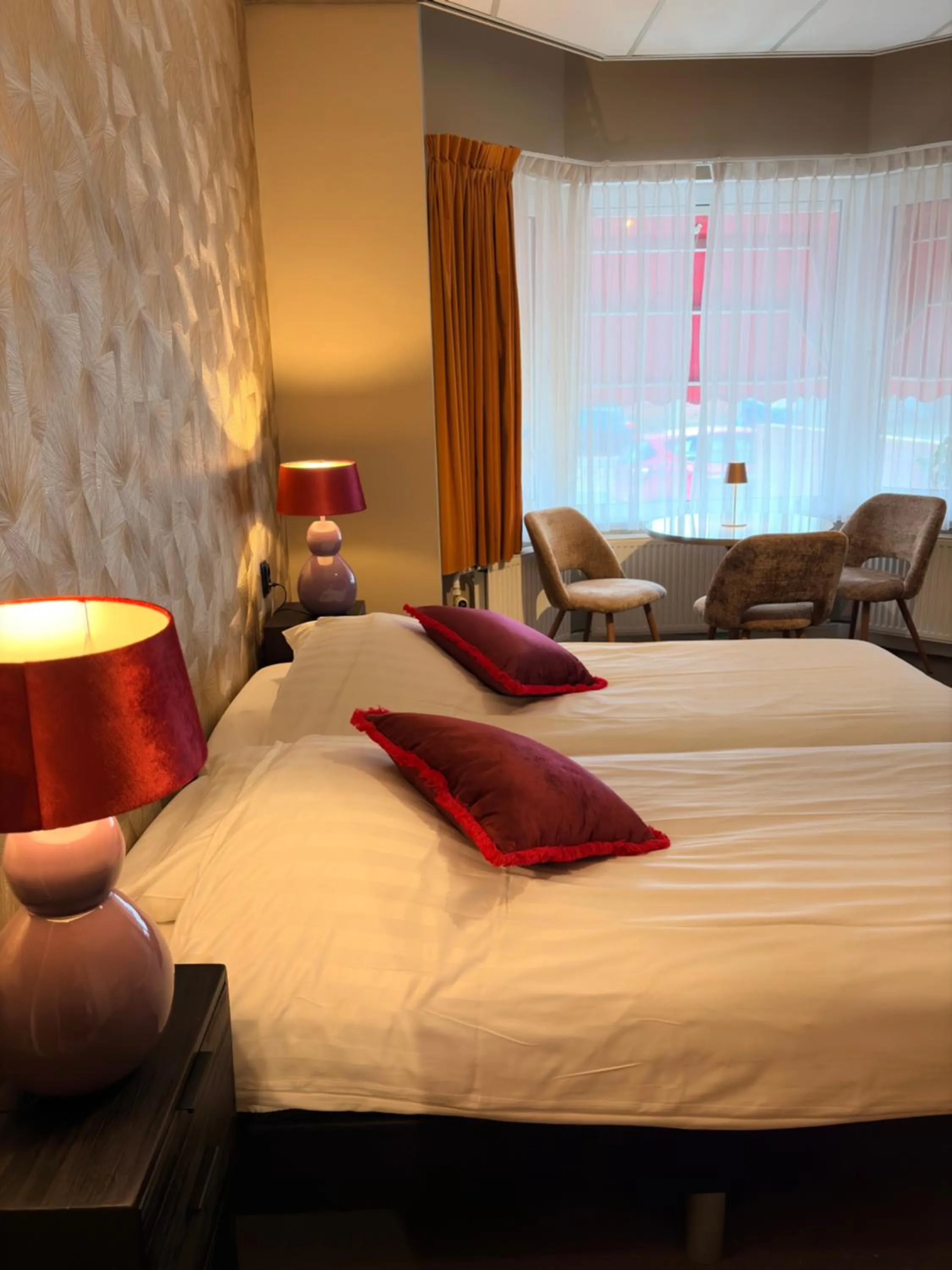 Seating area, Bed in Hotel De Stern