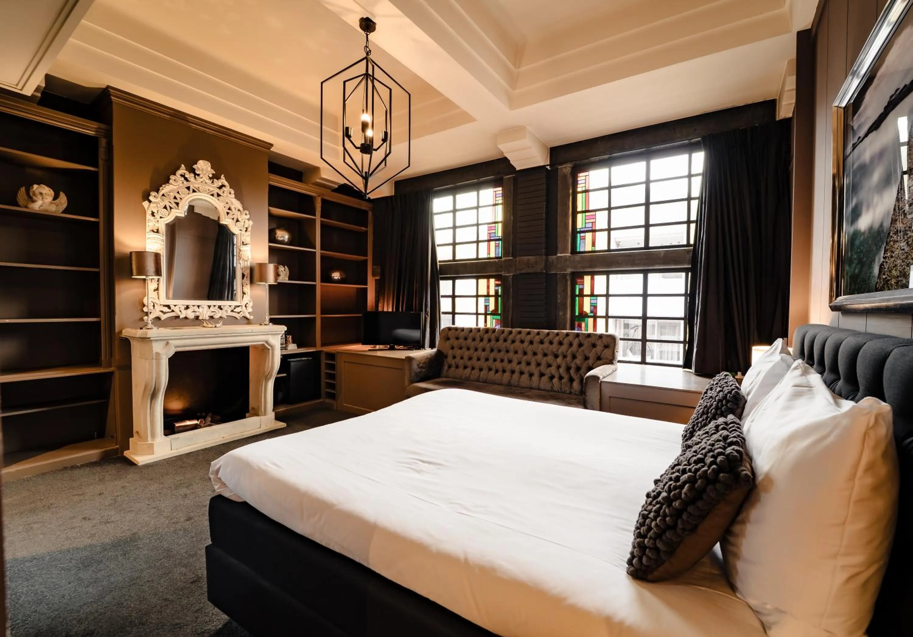 Bed in Hotel Huis van Bewaring - Bijzonder boutique hotel in historisch pand