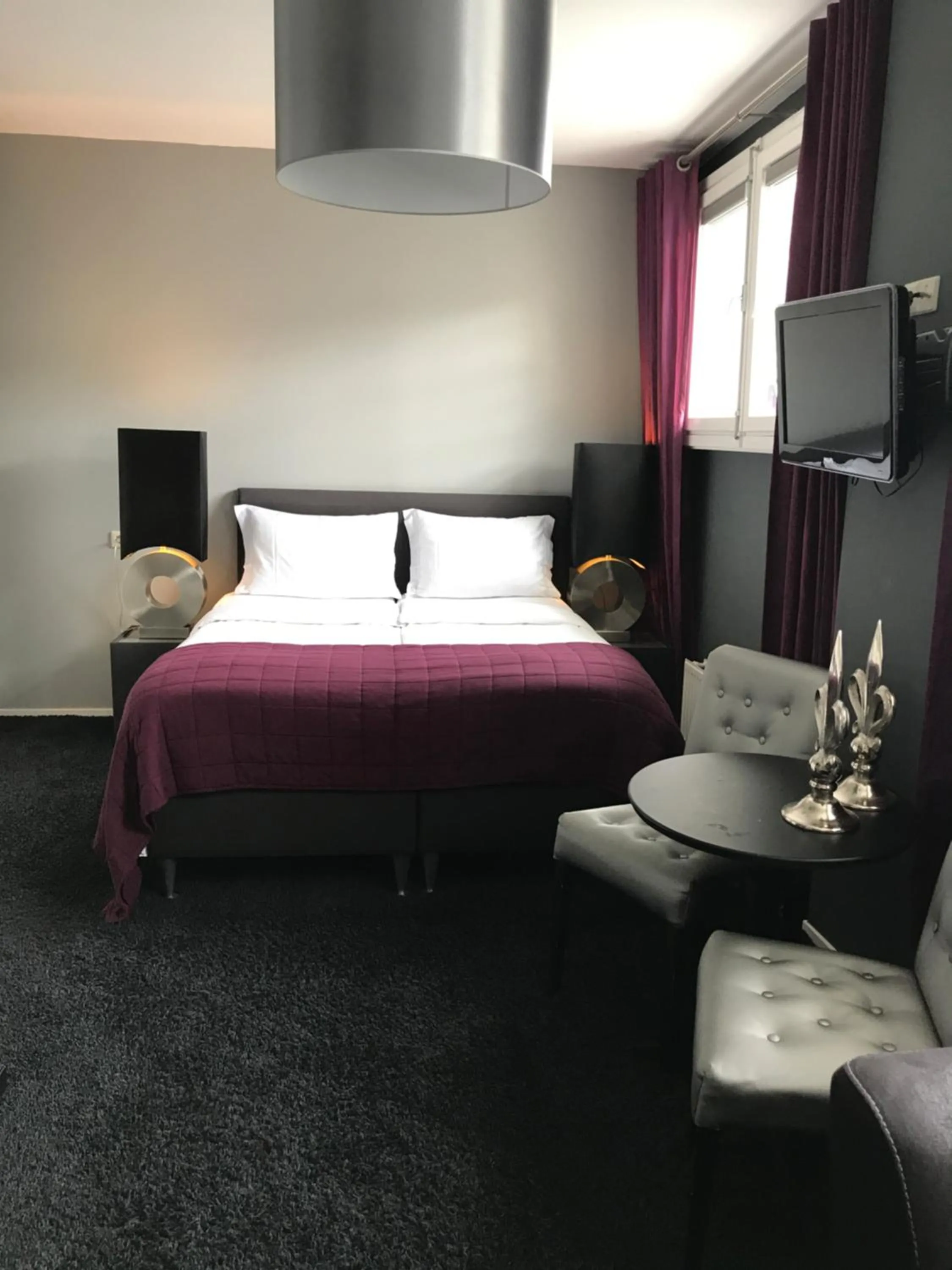 Bed in Hotel Huis van Bewaring - Bijzonder boutique hotel in historisch pand