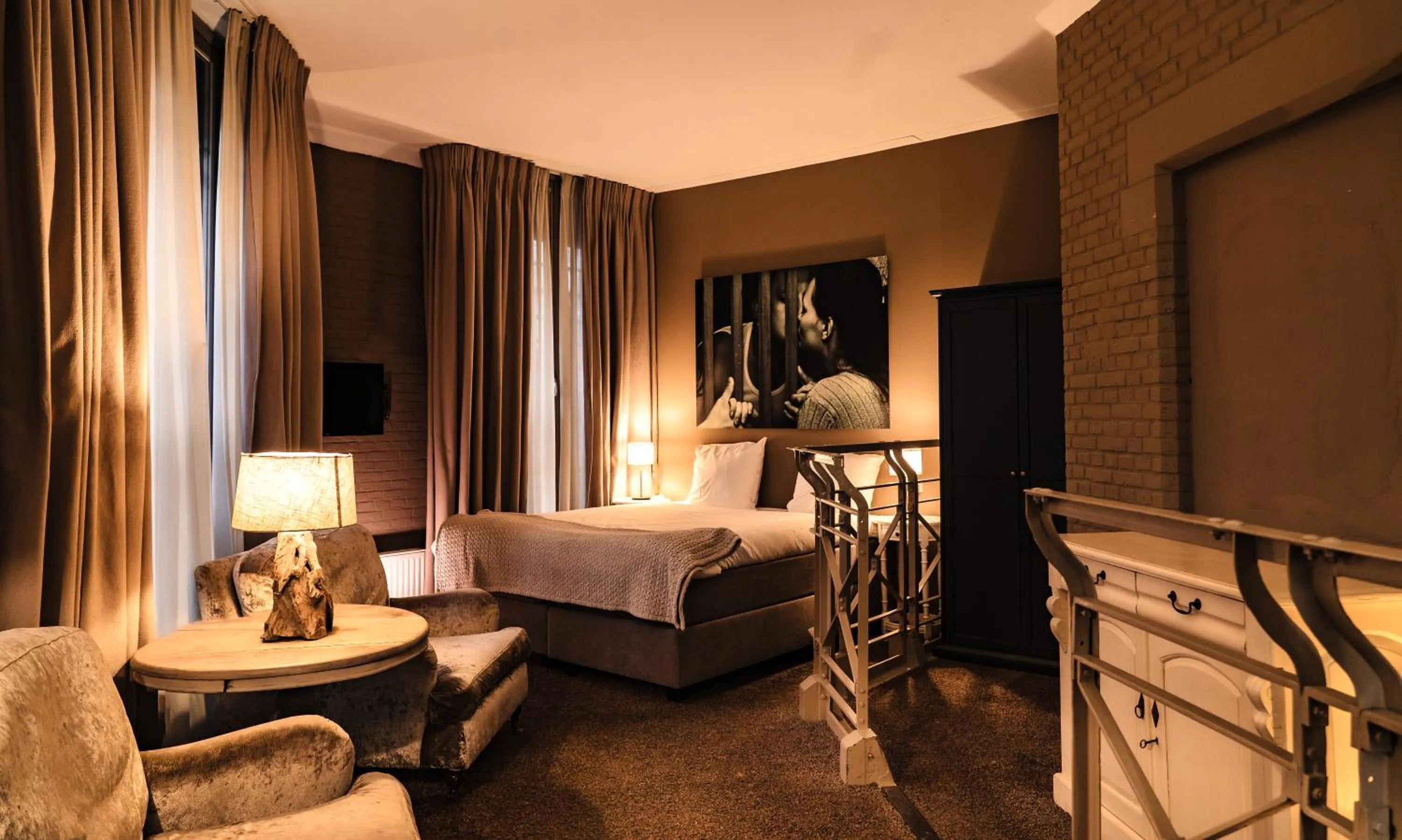 Bed in Hotel Huis van Bewaring - Bijzonder boutique hotel in historisch pand