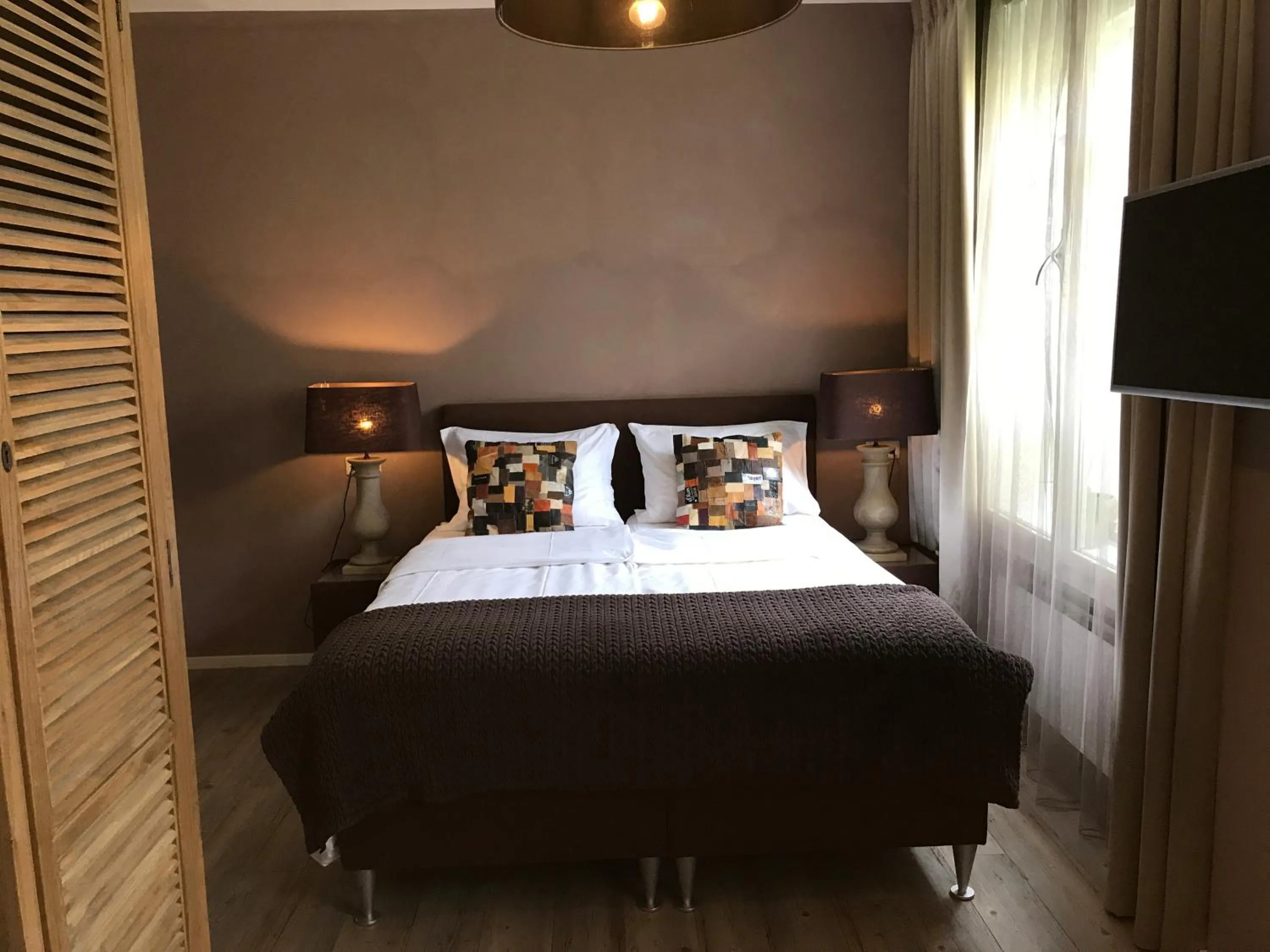 Bed in Hotel Huis van Bewaring - Bijzonder boutique hotel in historisch pand