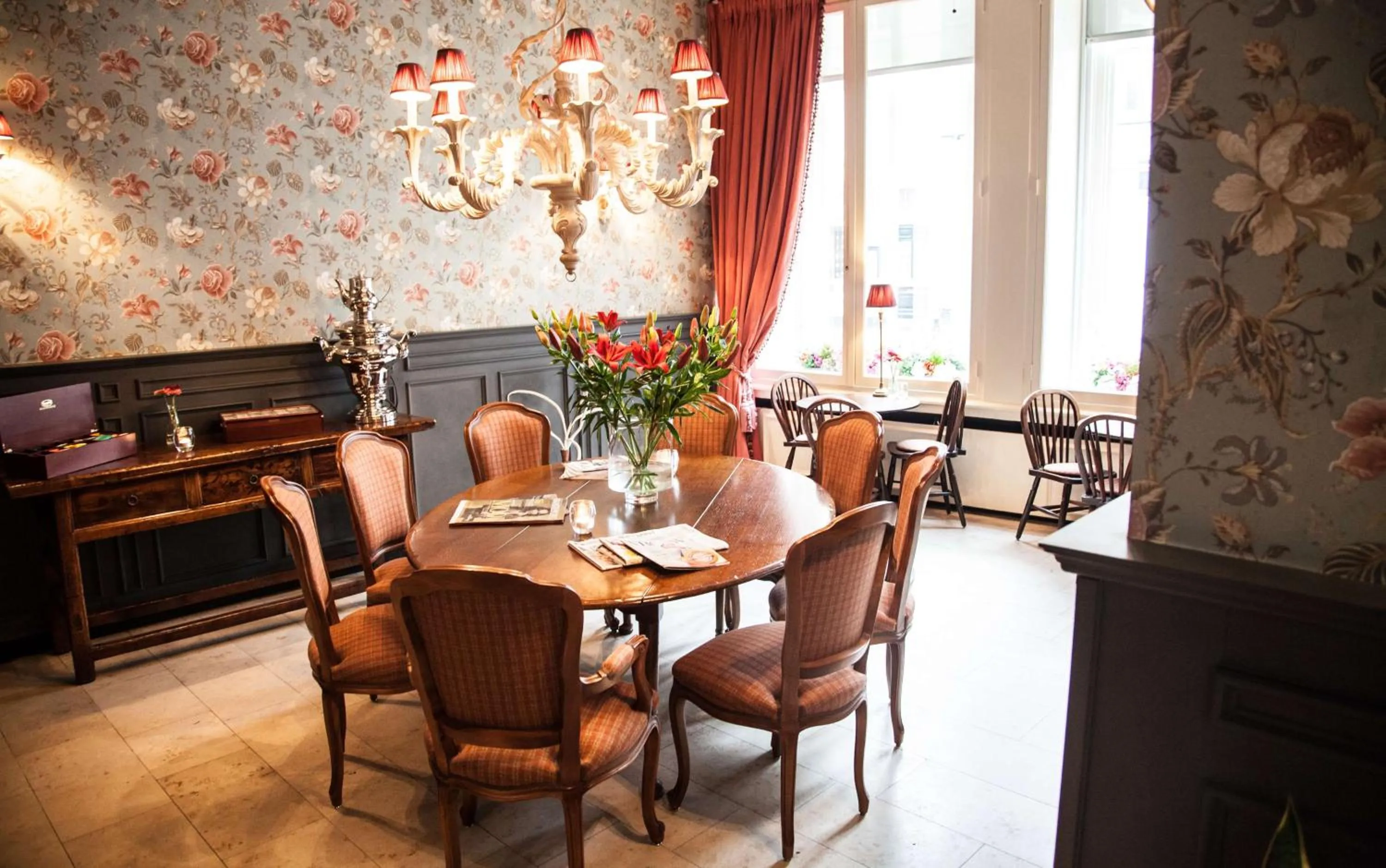 Lounge or bar in Good Seasons Hotel Den Bosch