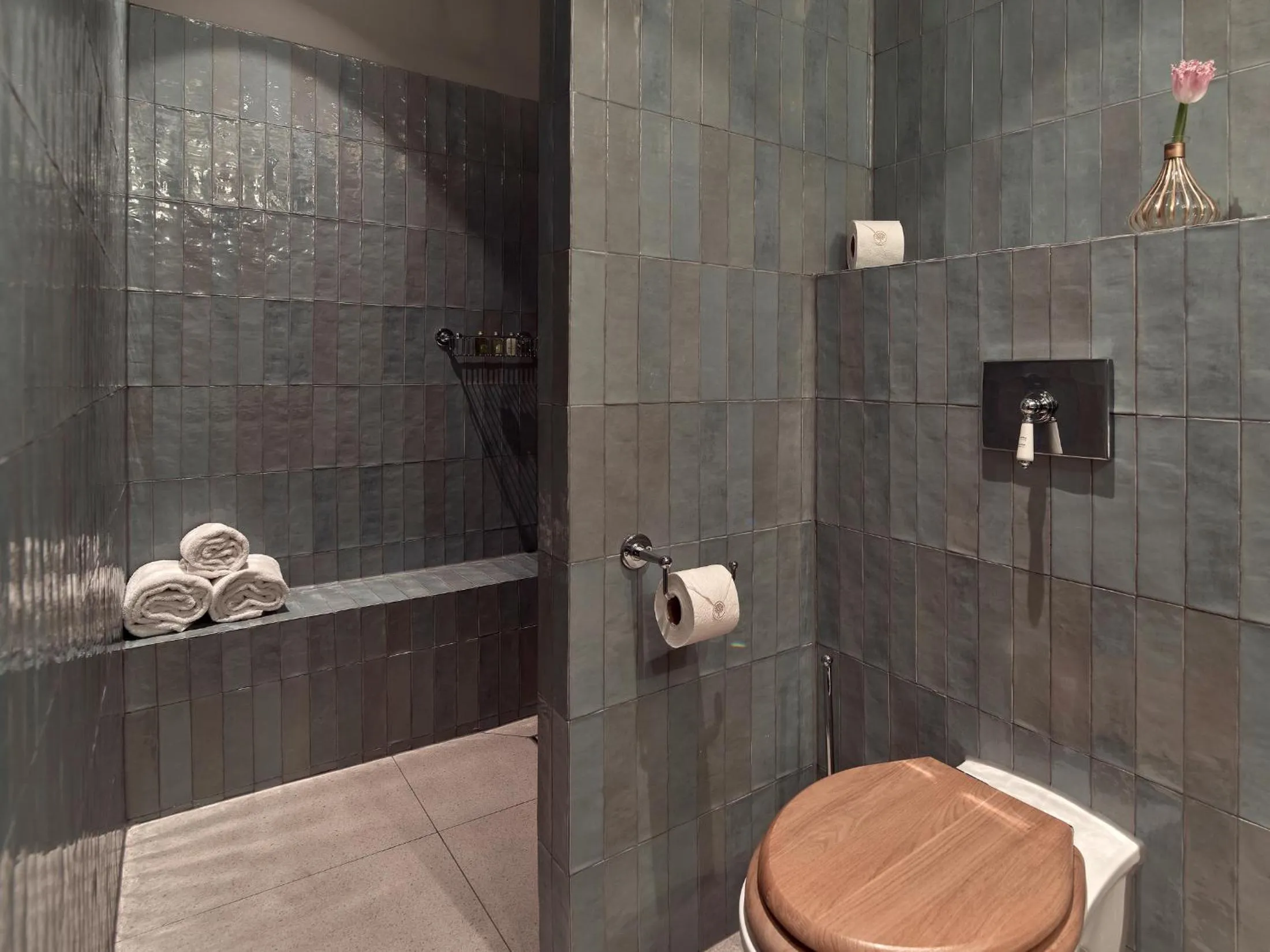 Shower in Good Seasons Hotel Den Bosch