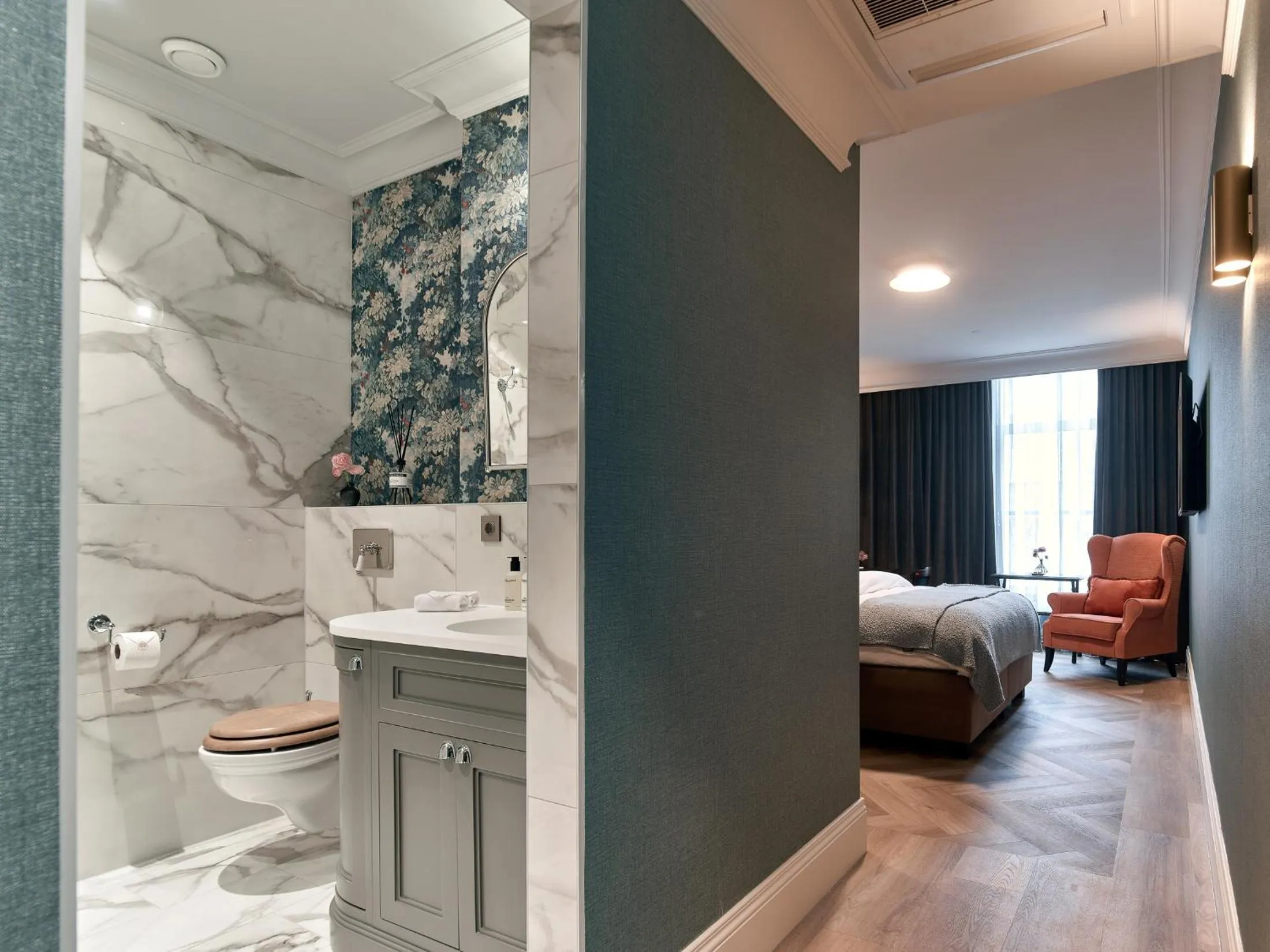 Photo of the whole room in Good Seasons Hotel Den Bosch