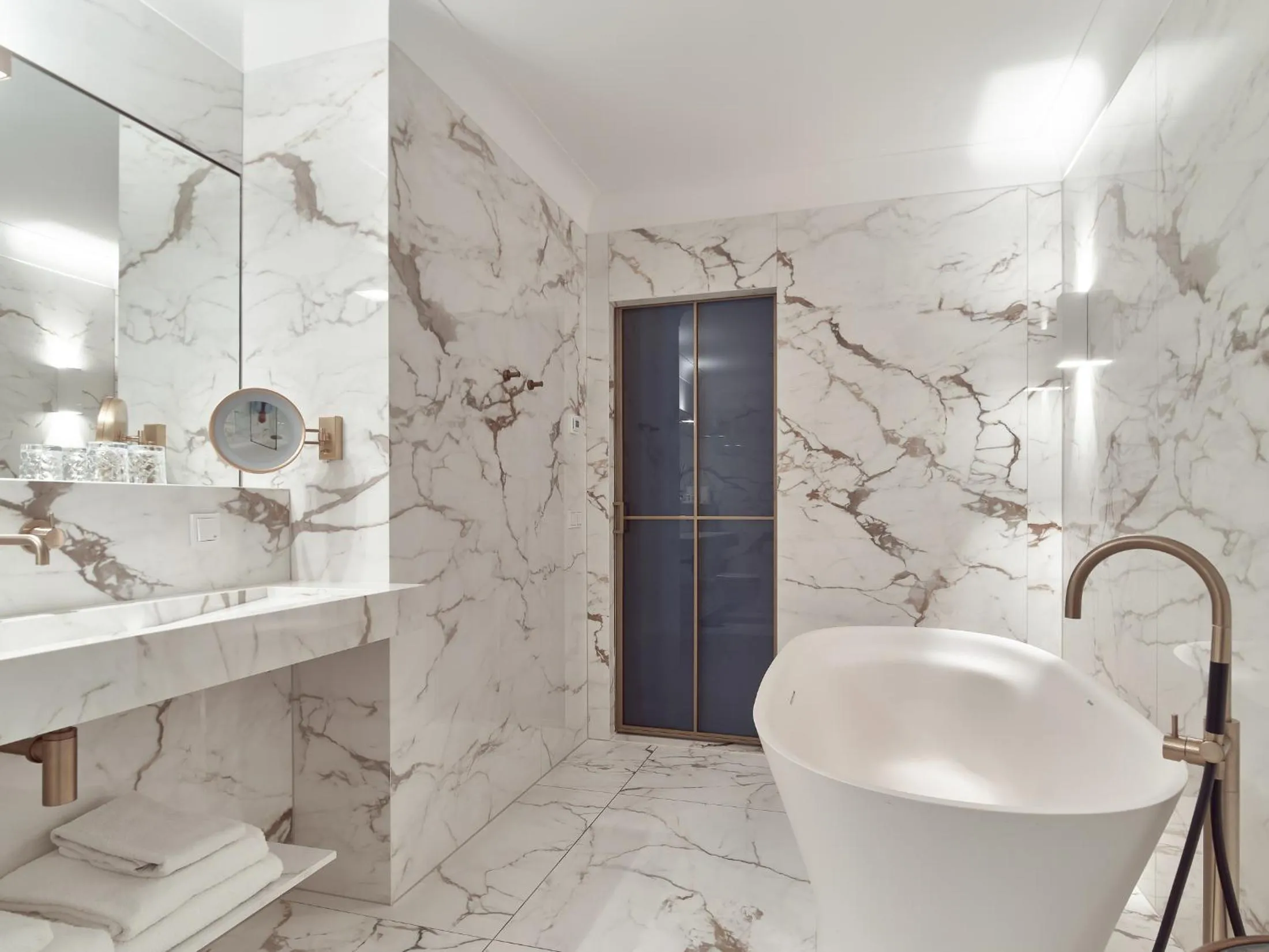 Shower in Good Seasons Hotel Den Bosch