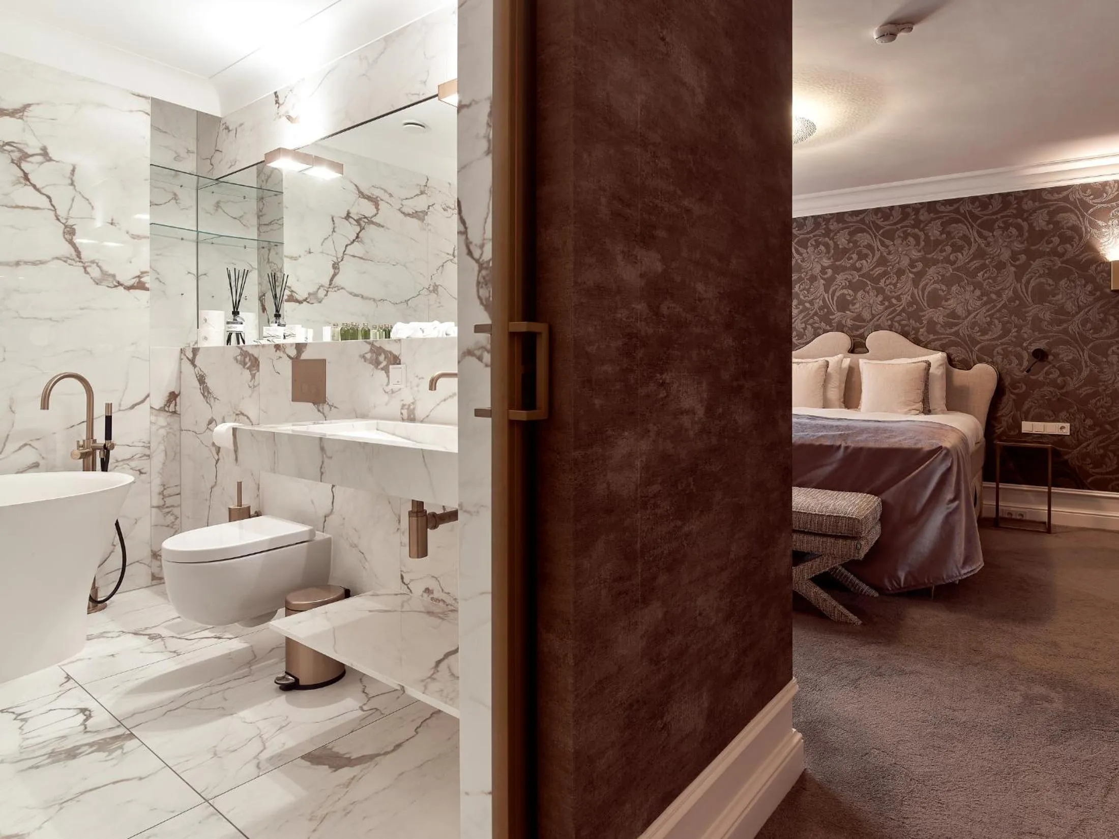 Shower in Good Seasons Hotel Den Bosch