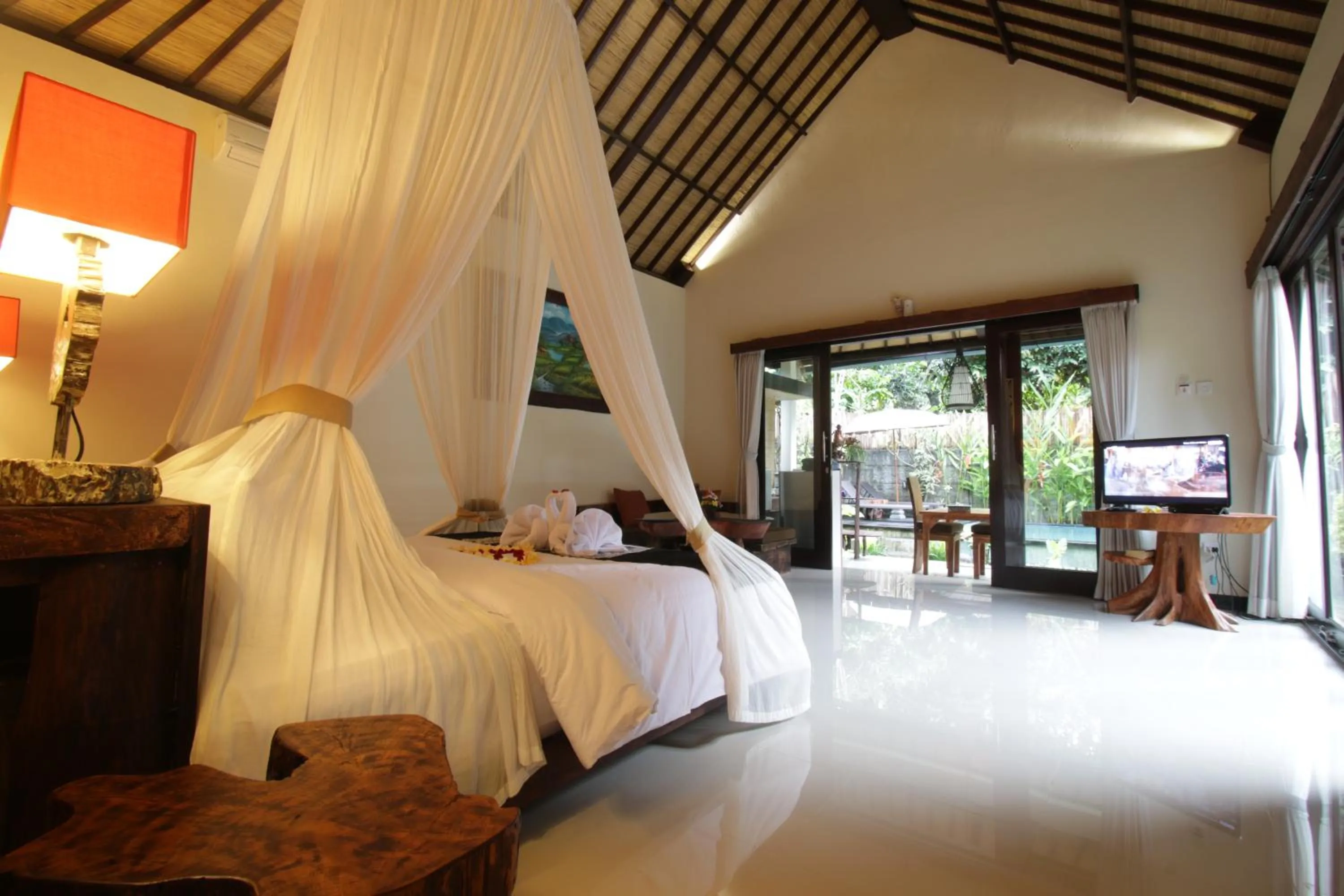 Photo of the whole room, Bed in The Forest Villa Ubud