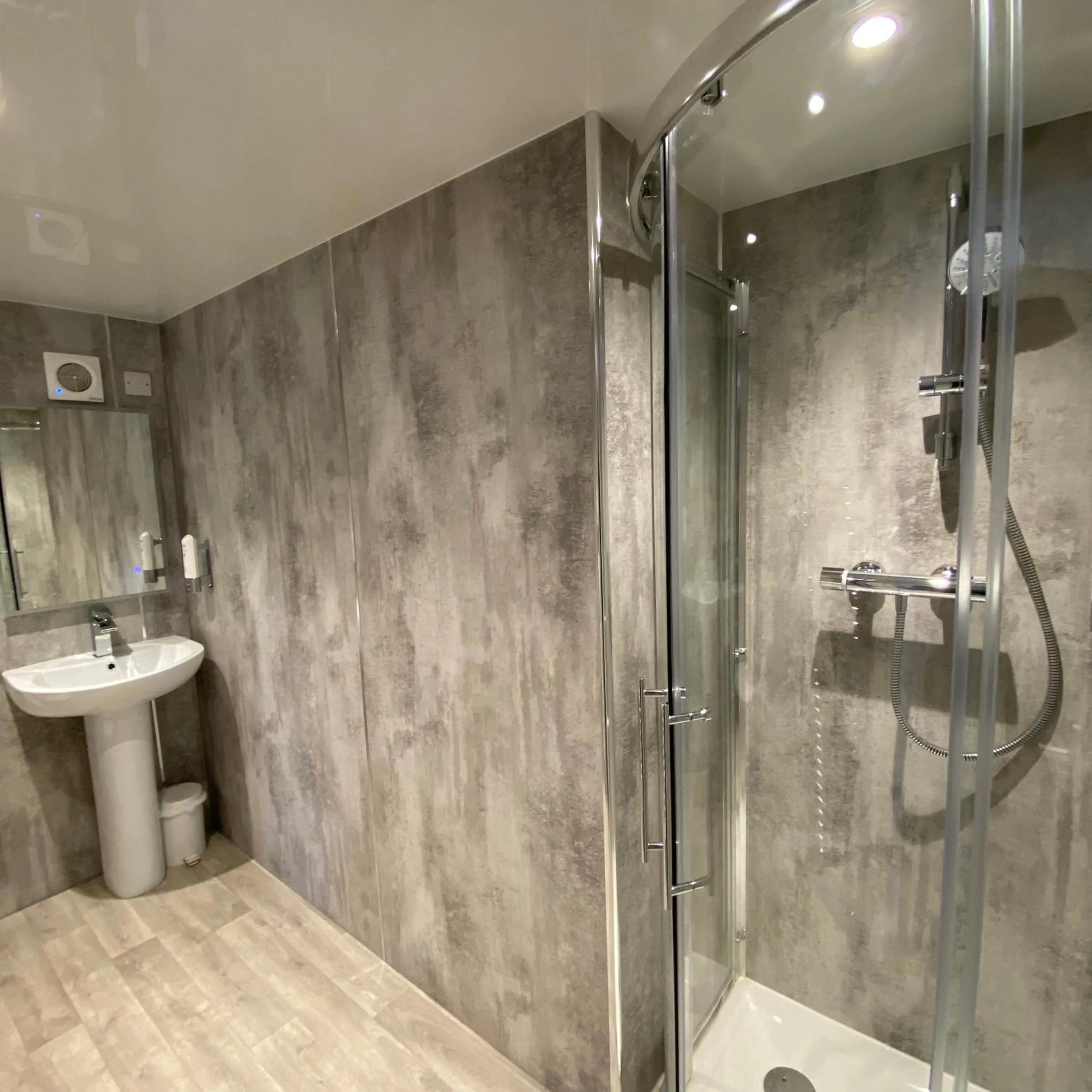 Bathroom in Craigvrack Hotel & Restaurant