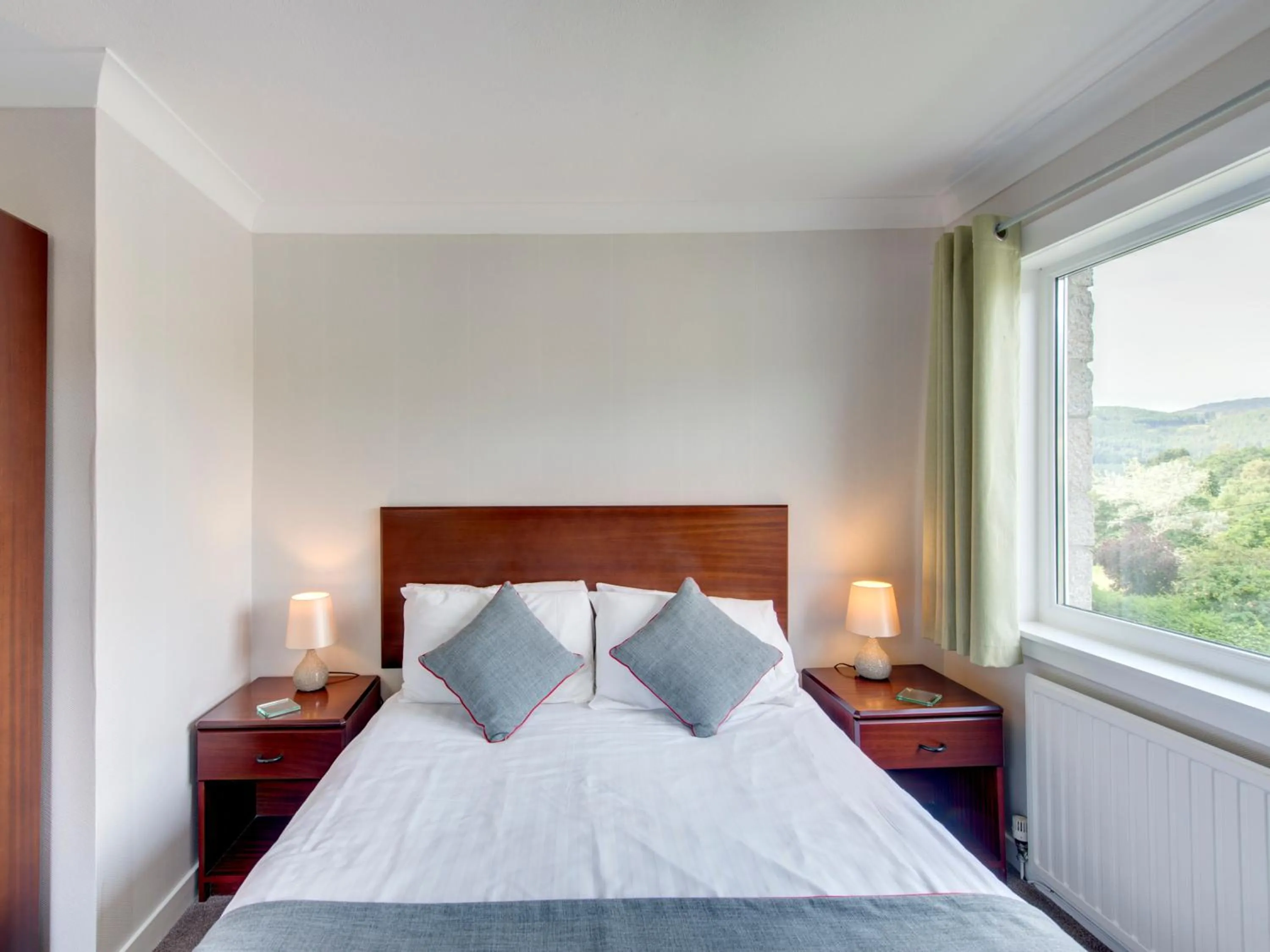 Photo of the whole room, Bed in Craigvrack Hotel & Restaurant