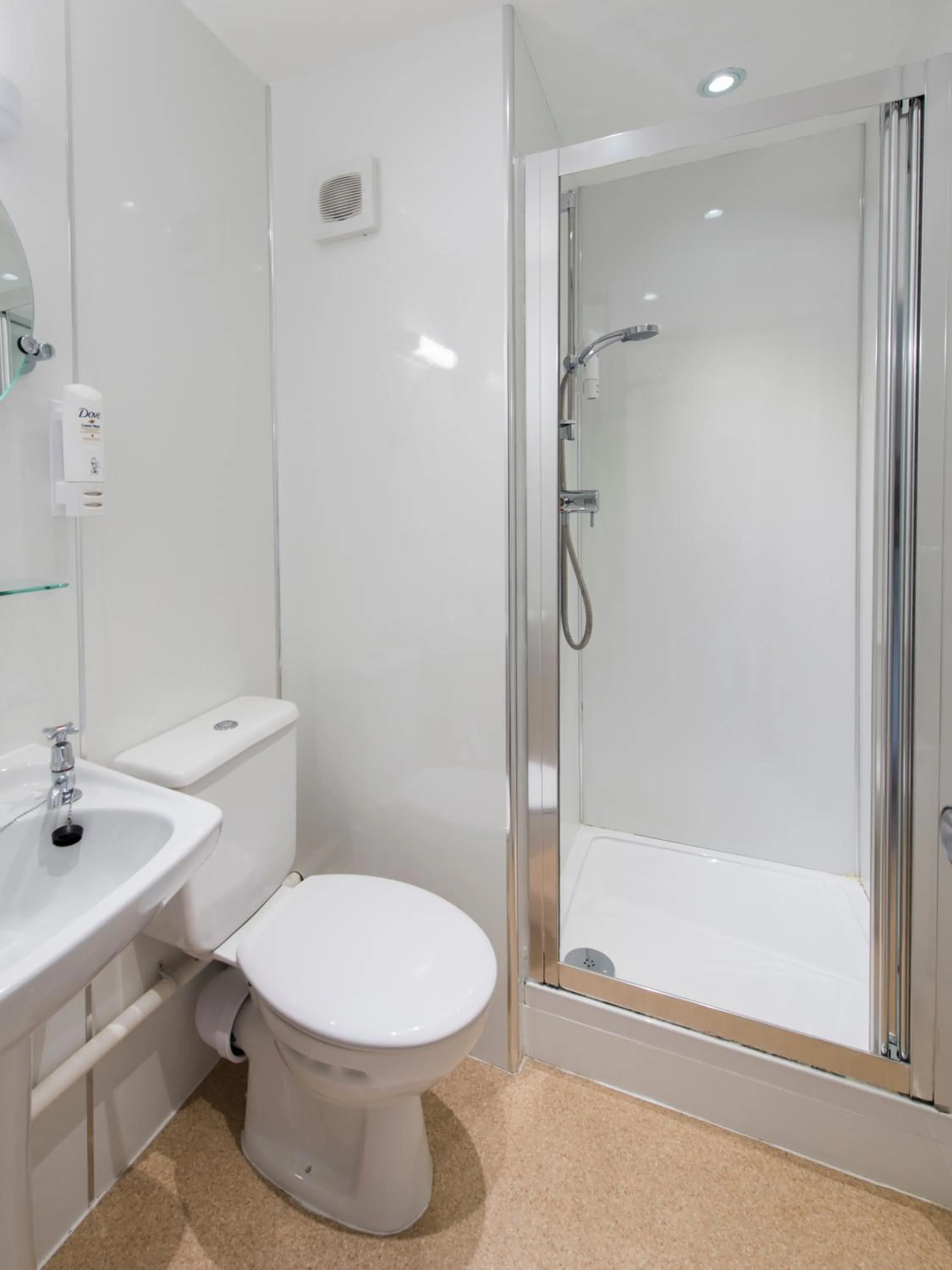 Bathroom in Craigvrack Hotel & Restaurant