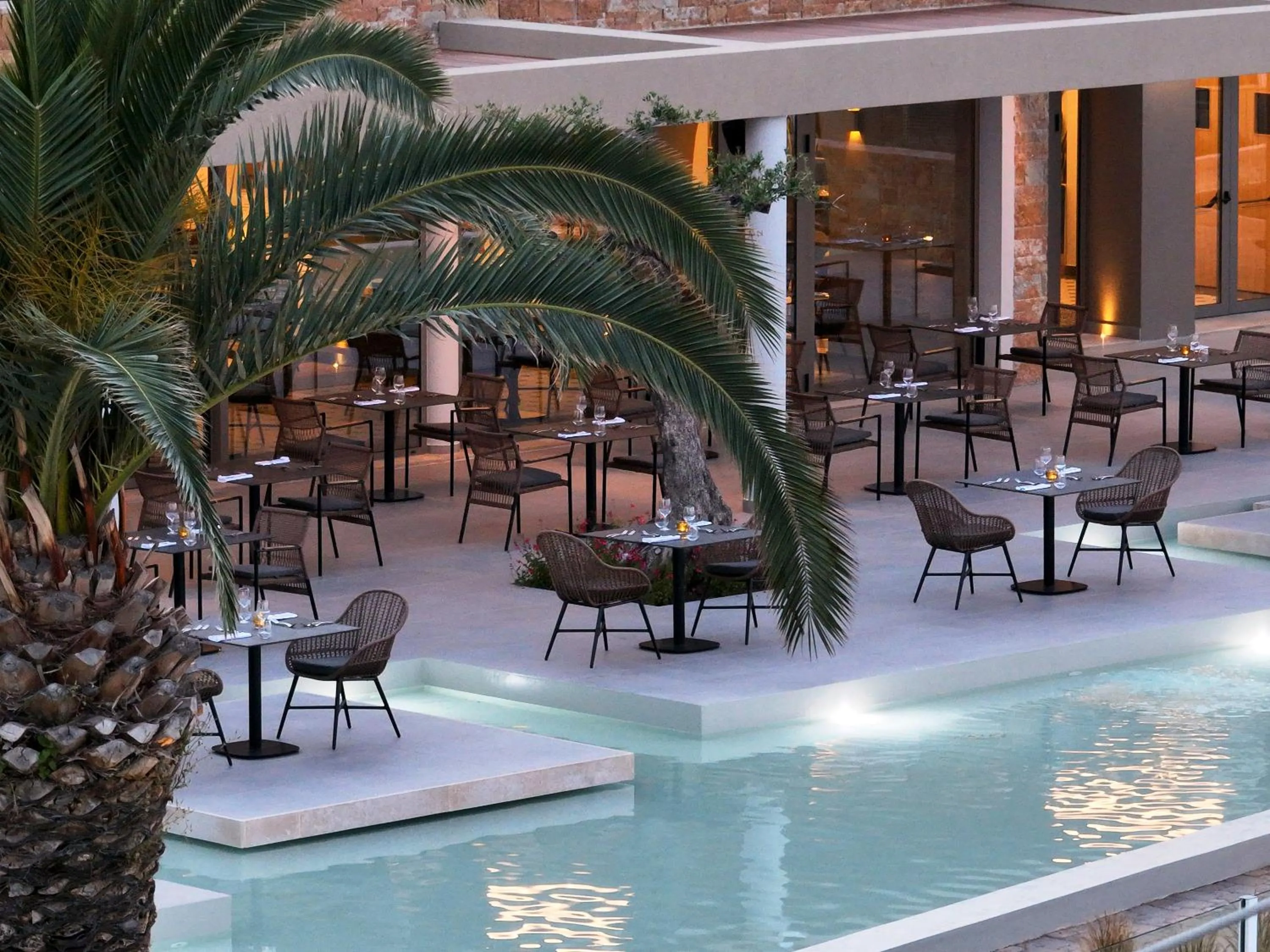 Restaurant/places to eat in MarBella, Mar-Bella Collection