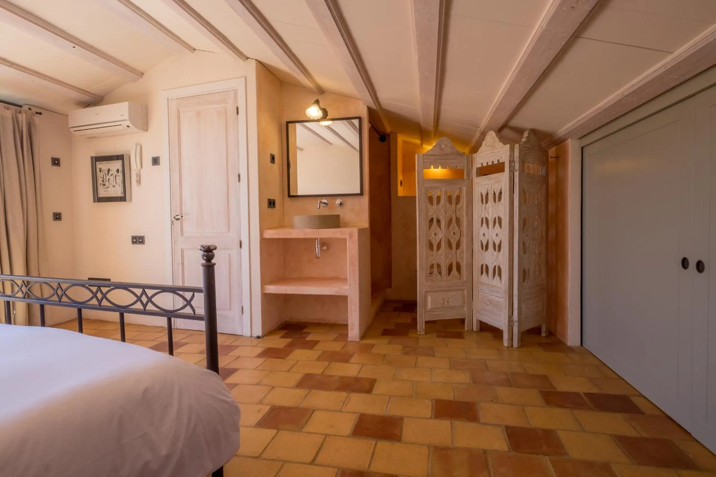 Shower, Bed in Can Caranta