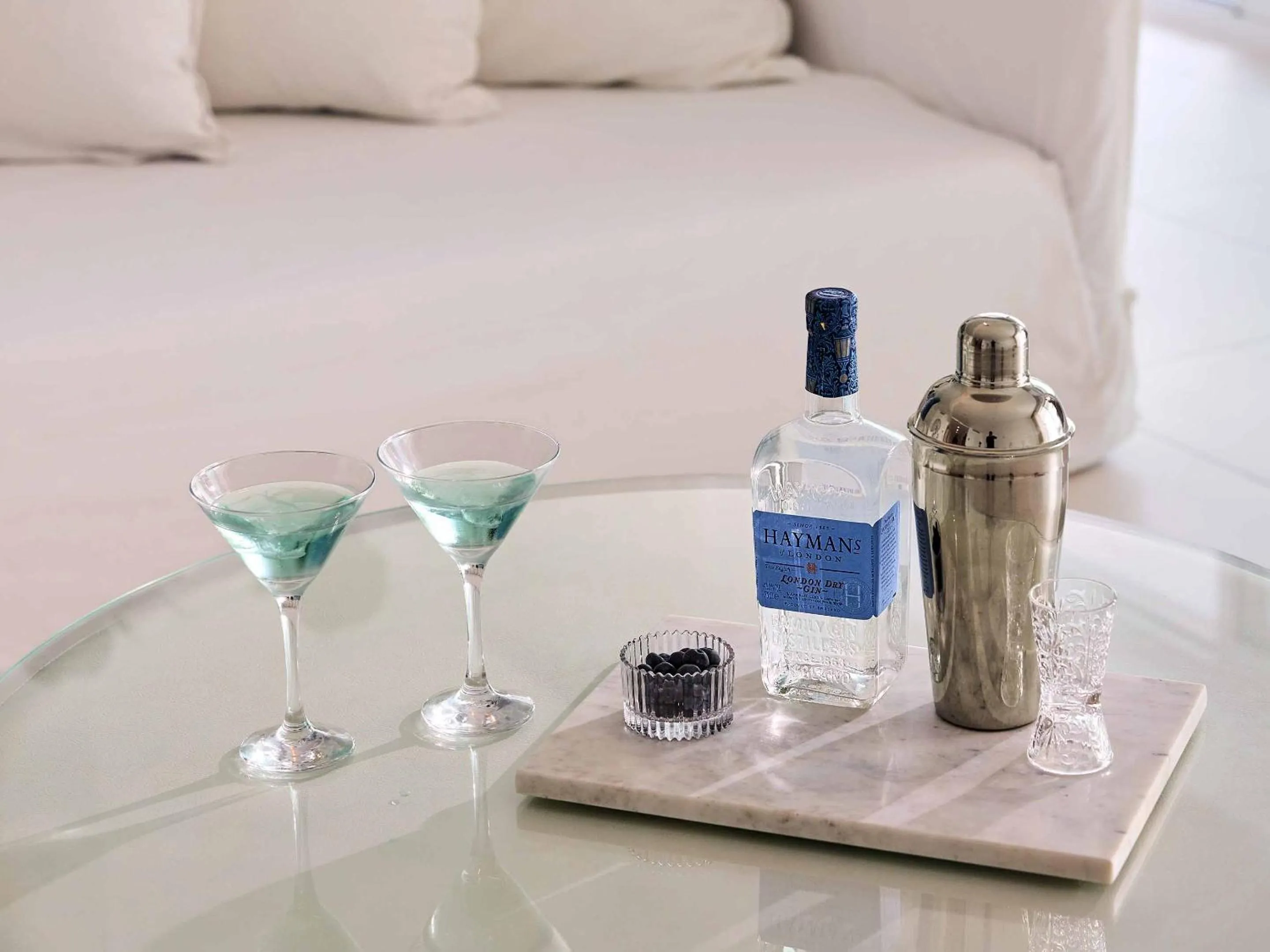 Drinks in Grecotel LUXME White