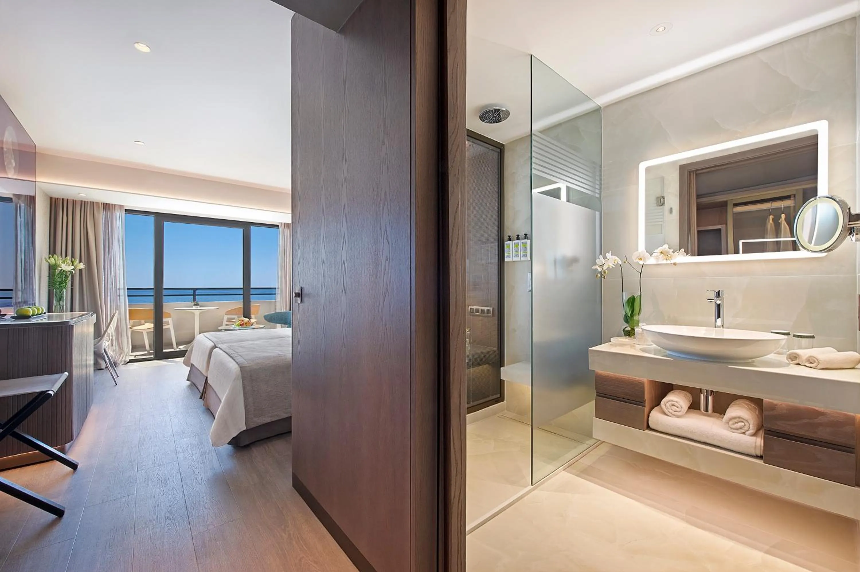 Bathroom, Bed in Amathus Beach Hotel Limassol