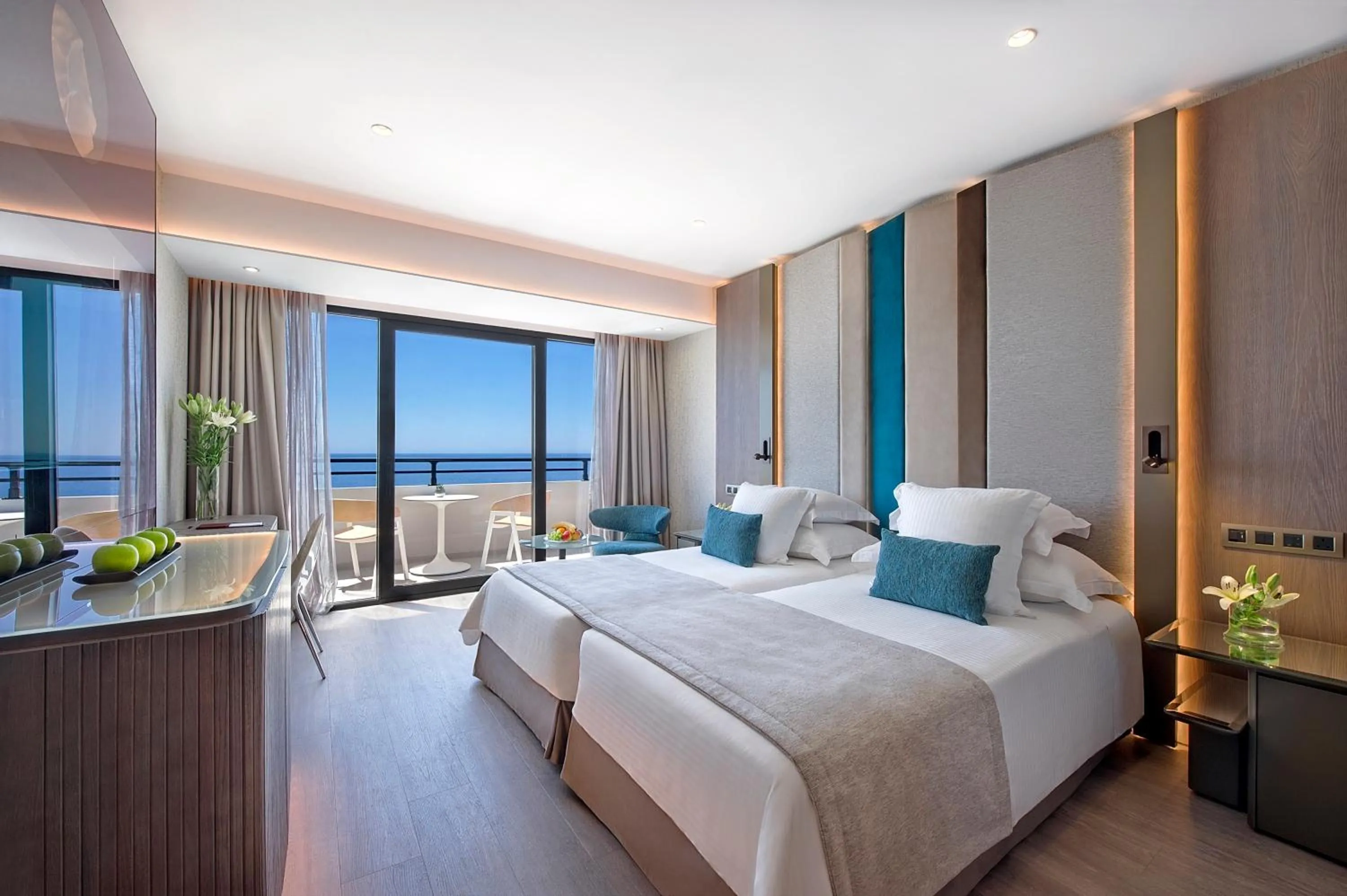 Sea view, Bed in Amathus Beach Hotel Limassol