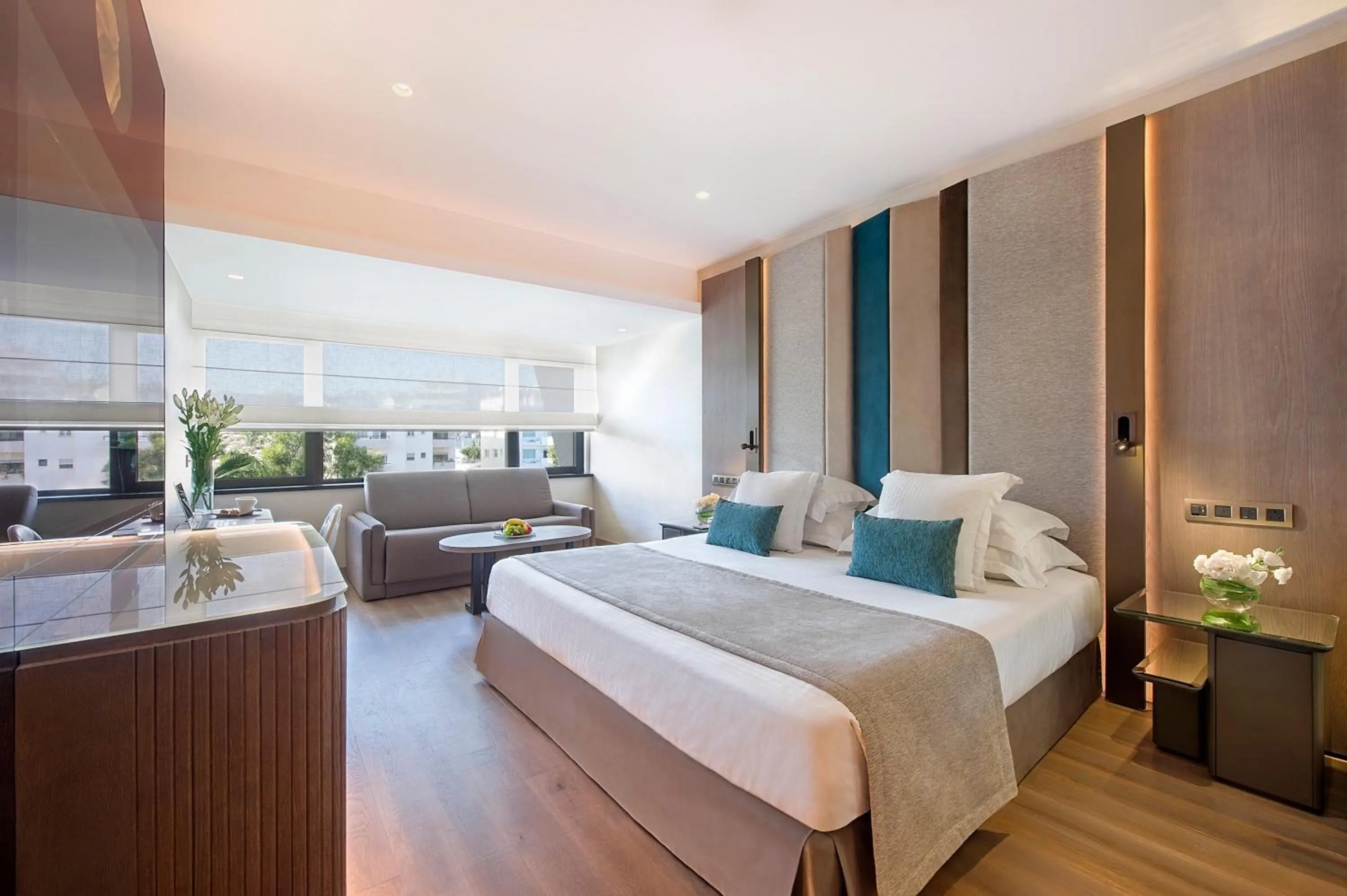 City view, Bed in Amathus Beach Hotel Limassol