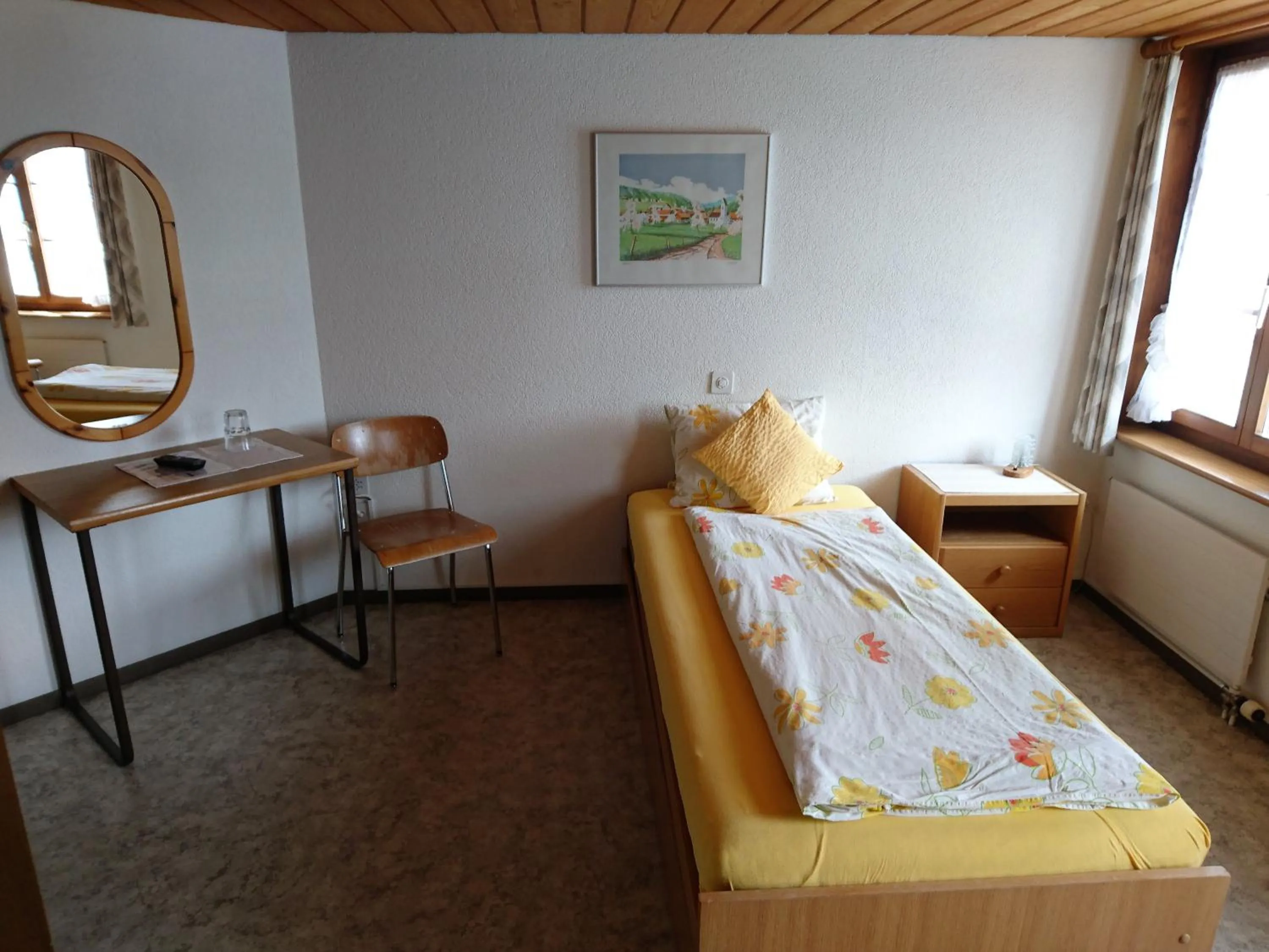 Photo of the whole room, Bed in Gasthaus zum Ochsen