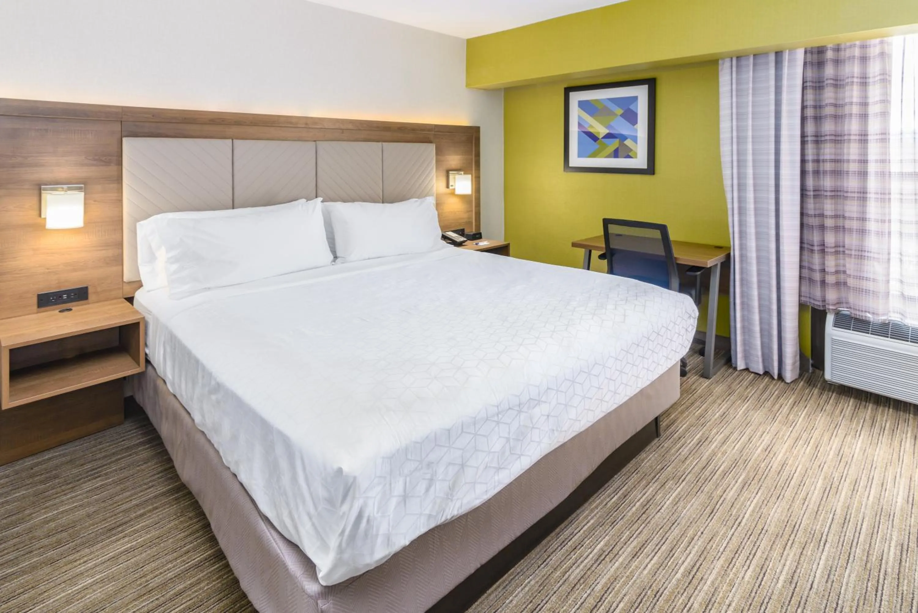 Photo of the whole room, Bed in Holiday Inn Express Southington by IHG