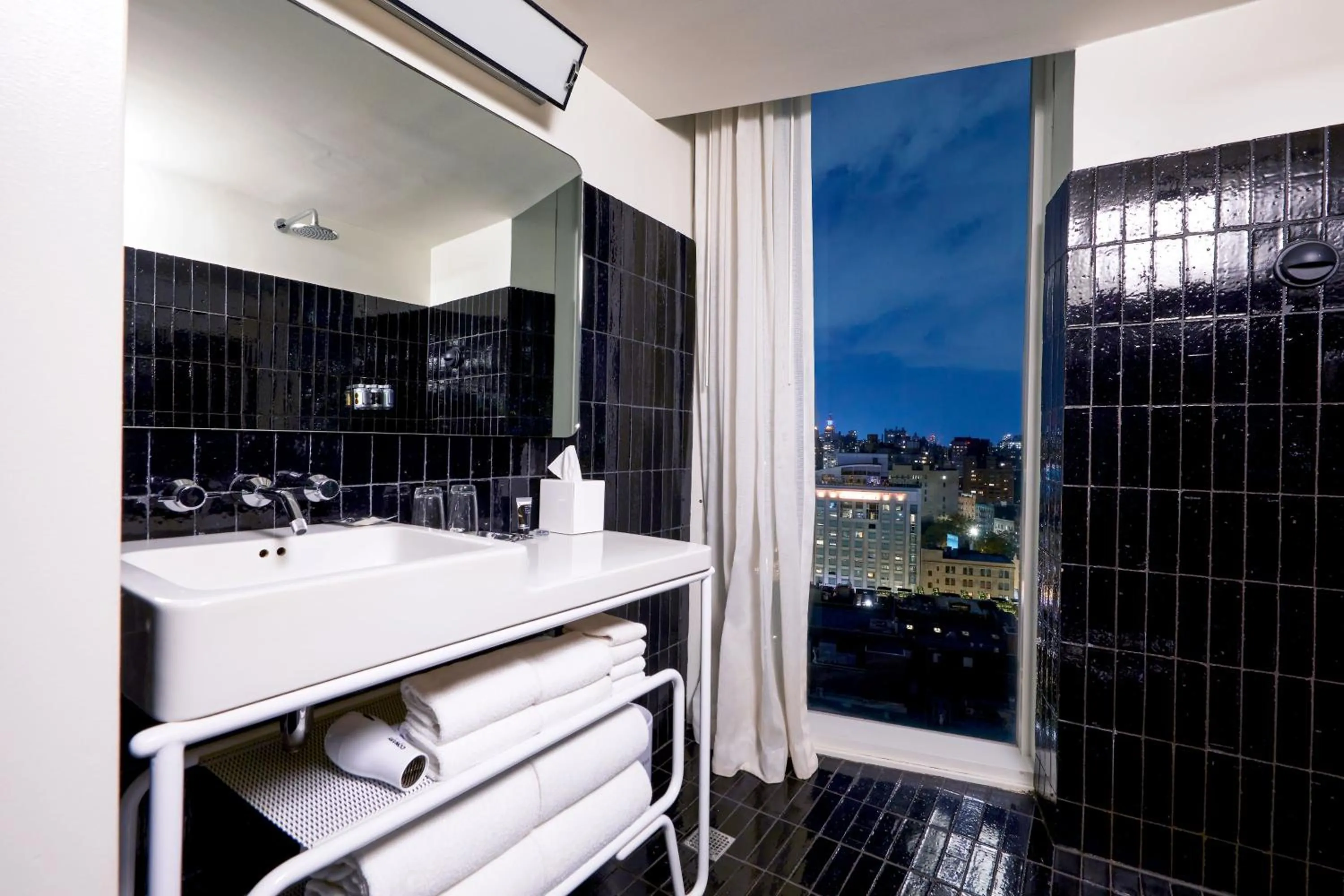 Shower in The Standard, High Line New York