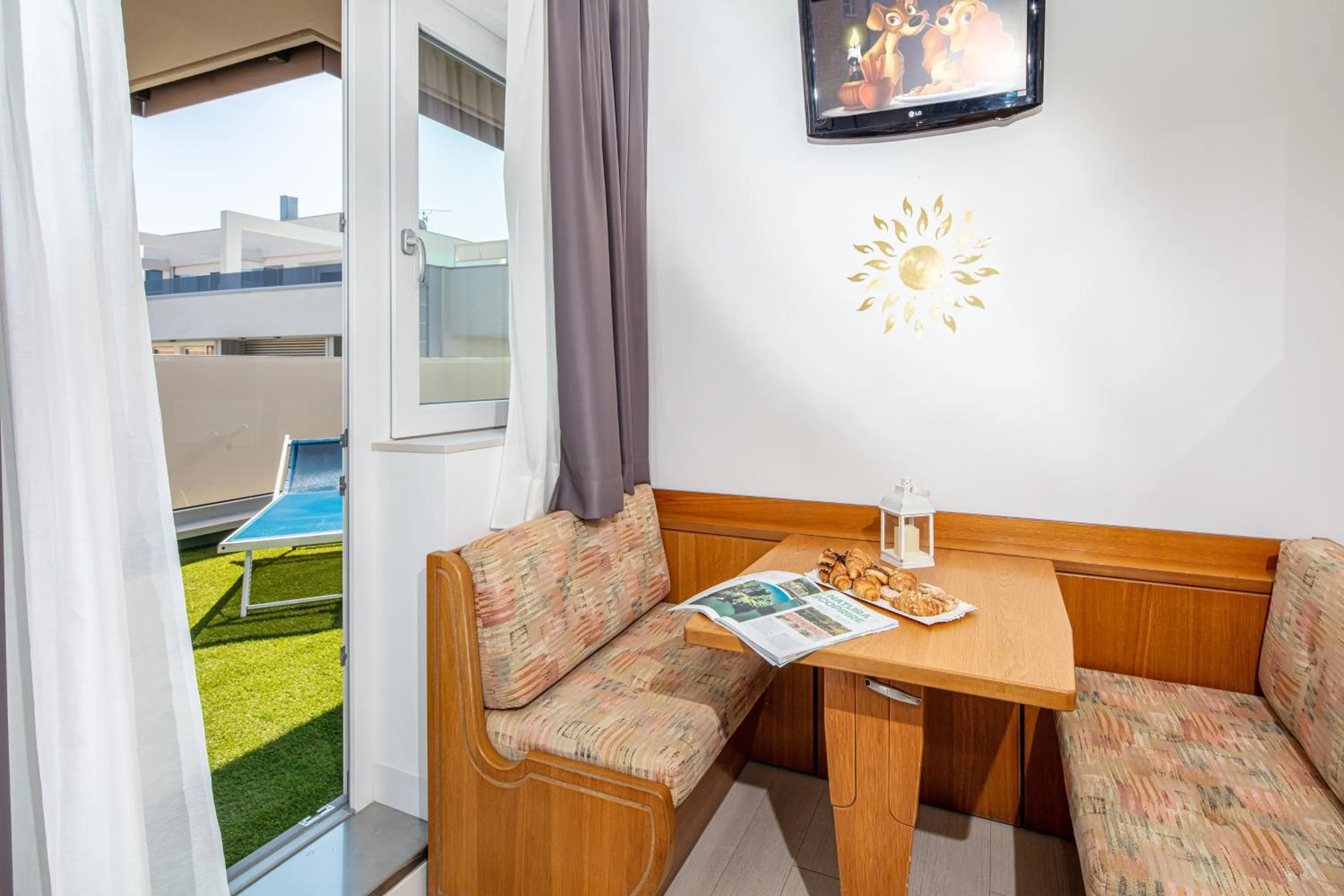 Photo of the whole room in Hotel Alexander