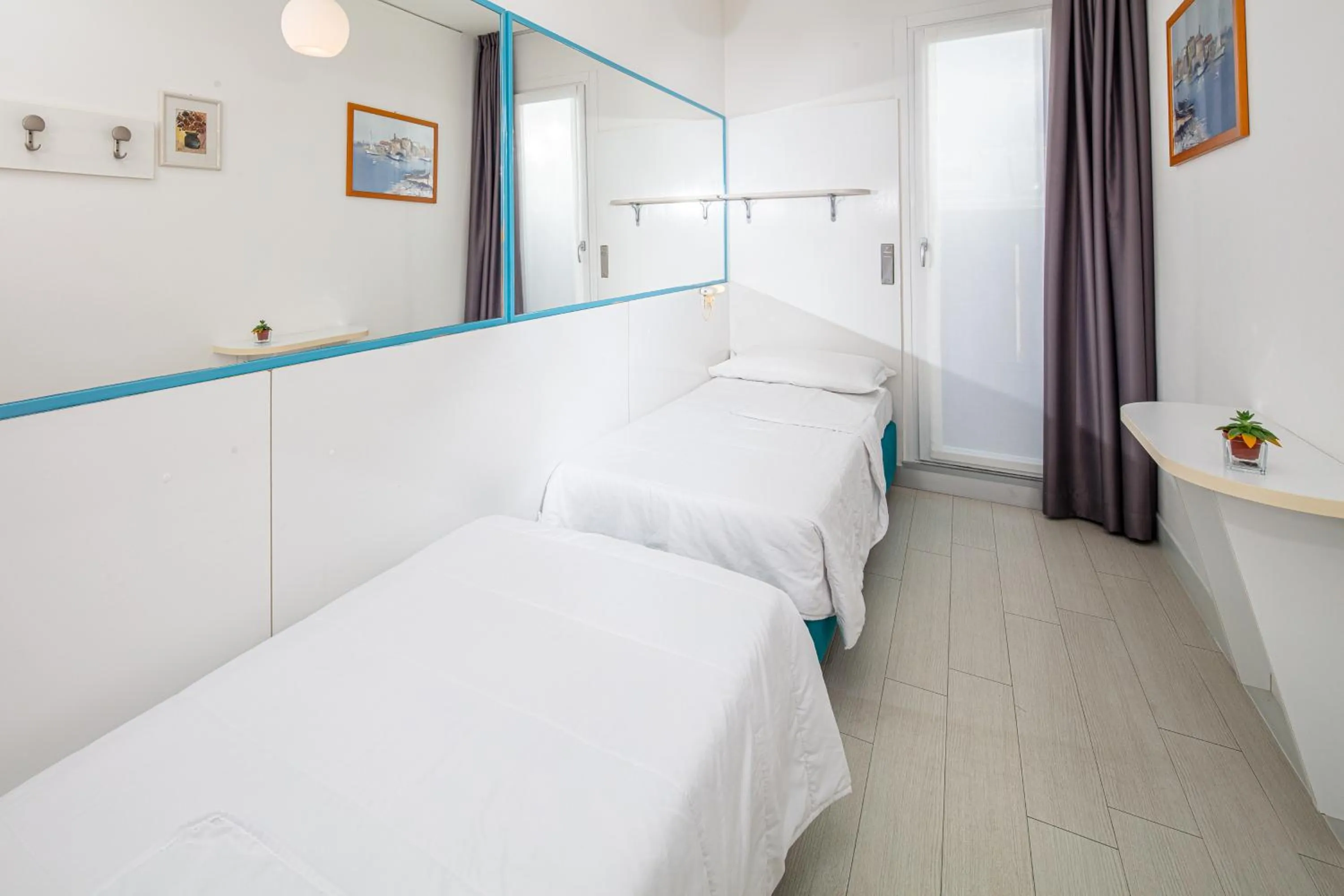 Photo of the whole room, Bed in Hotel Alexander