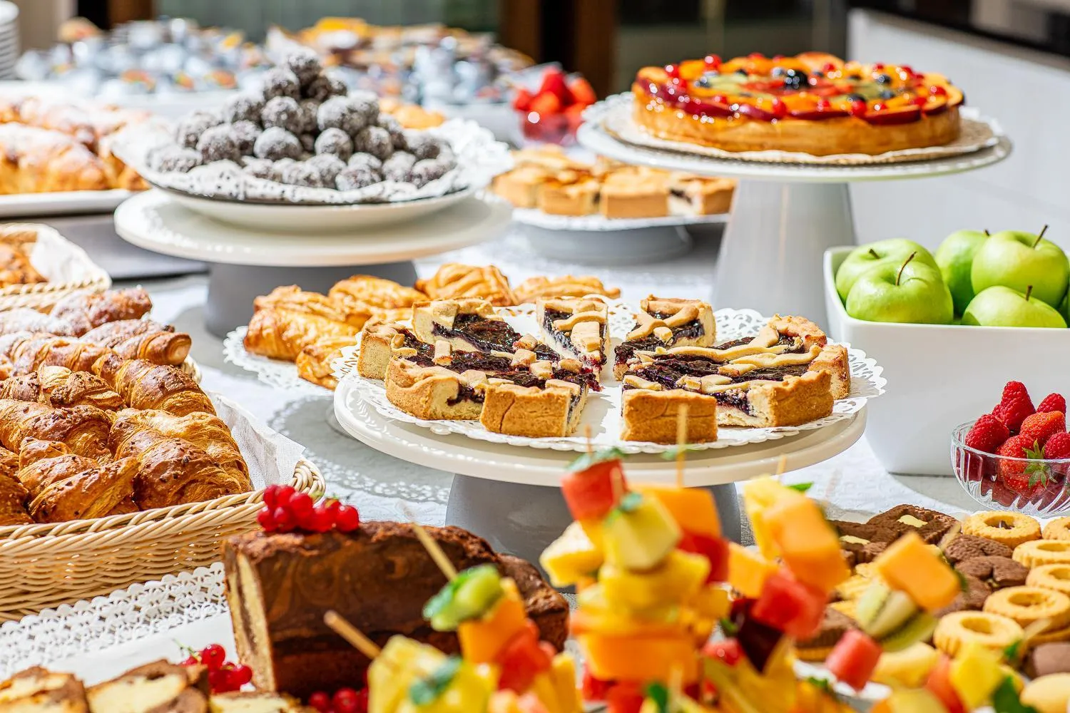 Restaurant/places to eat in Hotel Alexander