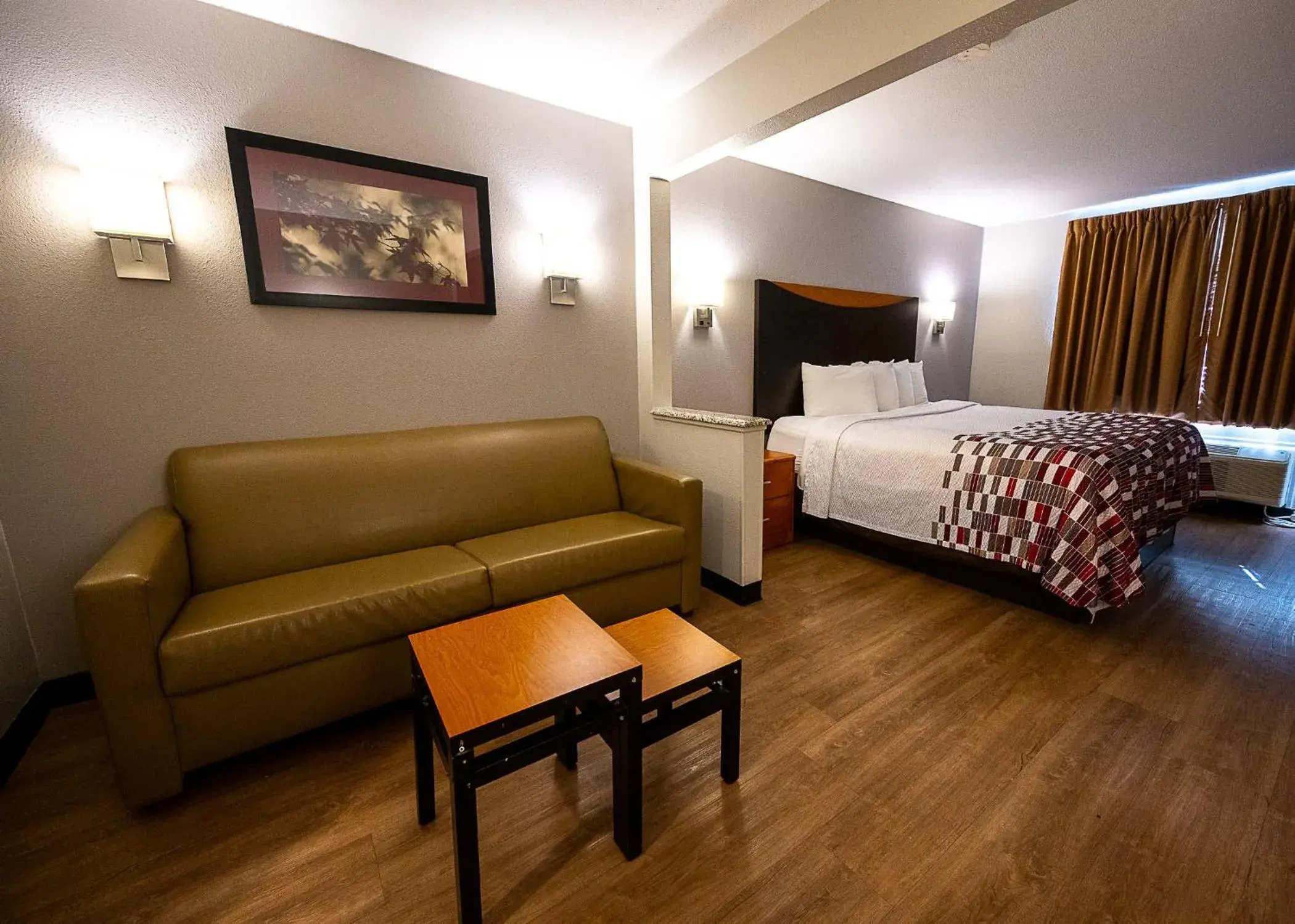 Suite King Room Smoke Free in Red Roof Inn & Suites Danville, IL Suite King Room Smoke Free in Red Roof Inn & Suites Danville, IL