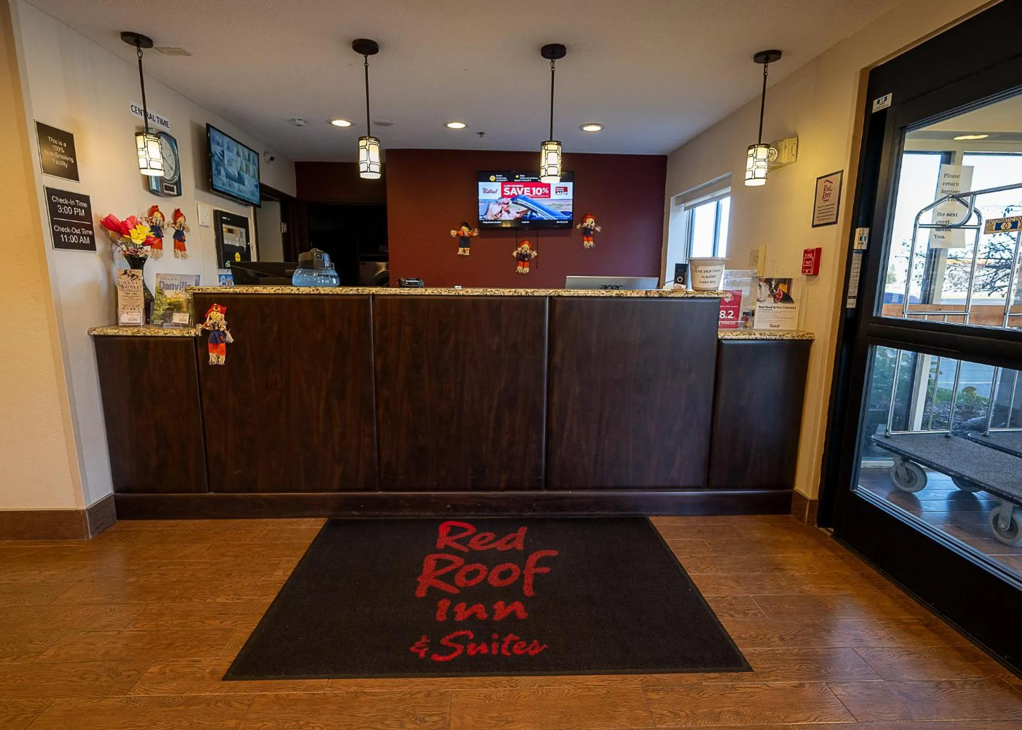 Lobby or reception in Red Roof Inn & Suites Danville, IL
