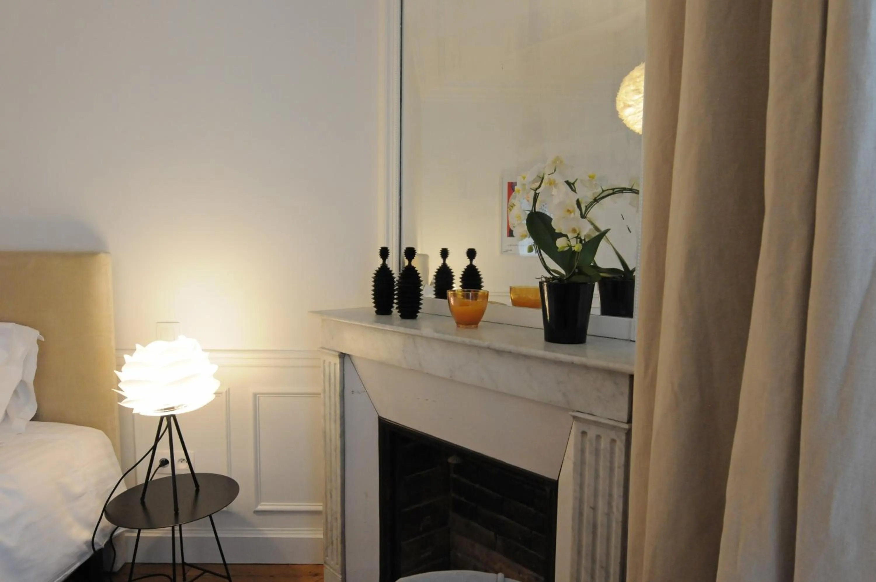 Decorative detail, Bed in Relais12bis Bed & Breakfast By Eiffel Tower