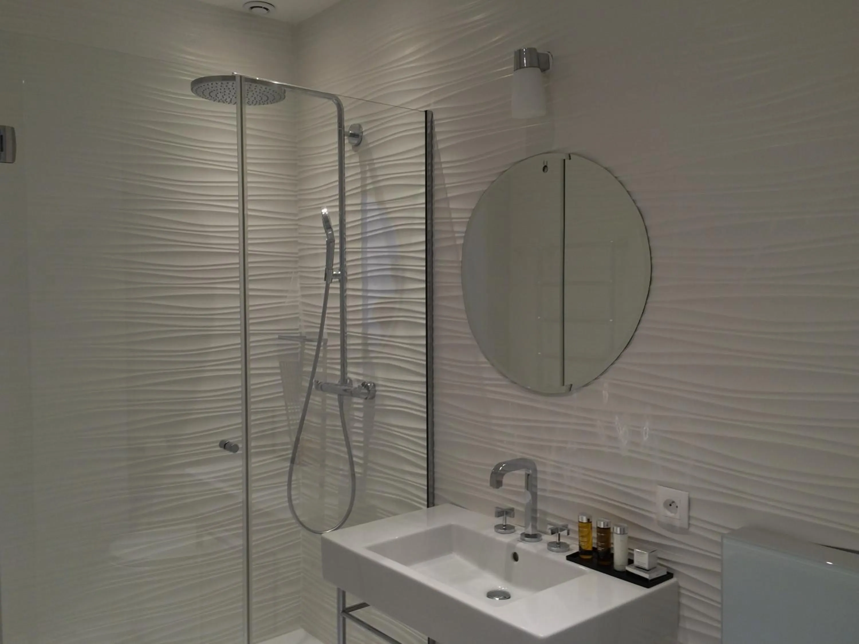 Bathroom in Relais12bis Bed & Breakfast By Eiffel Tower