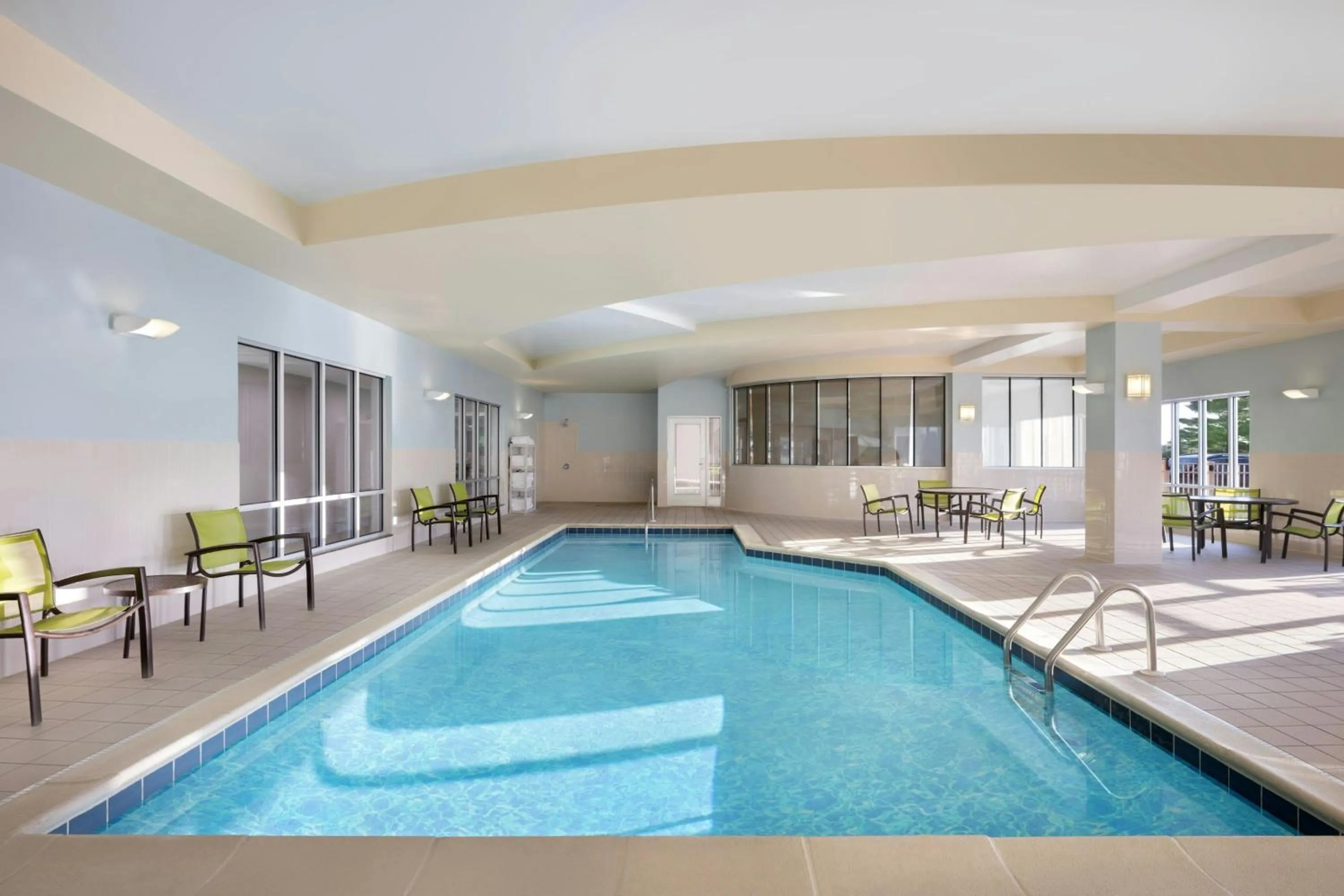 Swimming pool in SpringHill Suites Midland