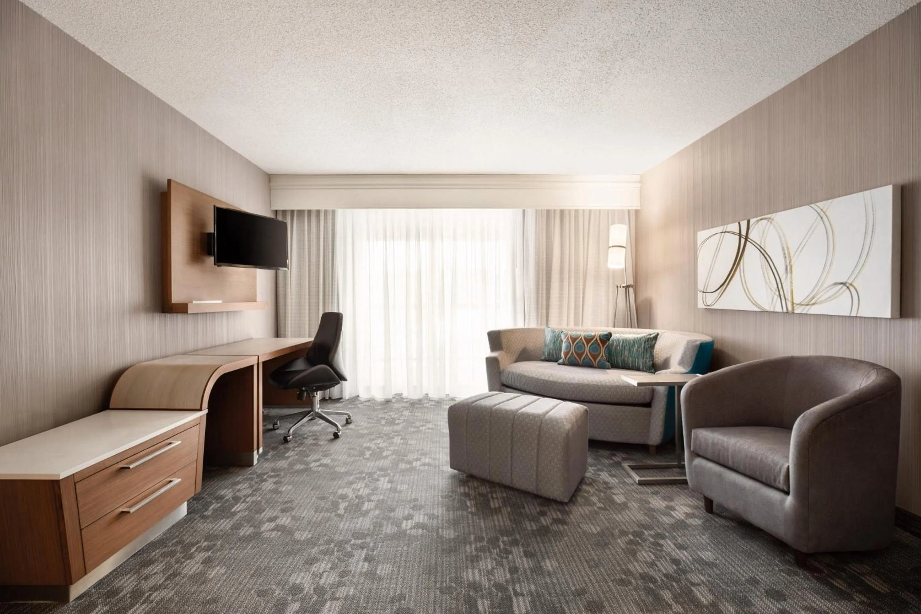 Living room in Courtyard by Marriott Topeka