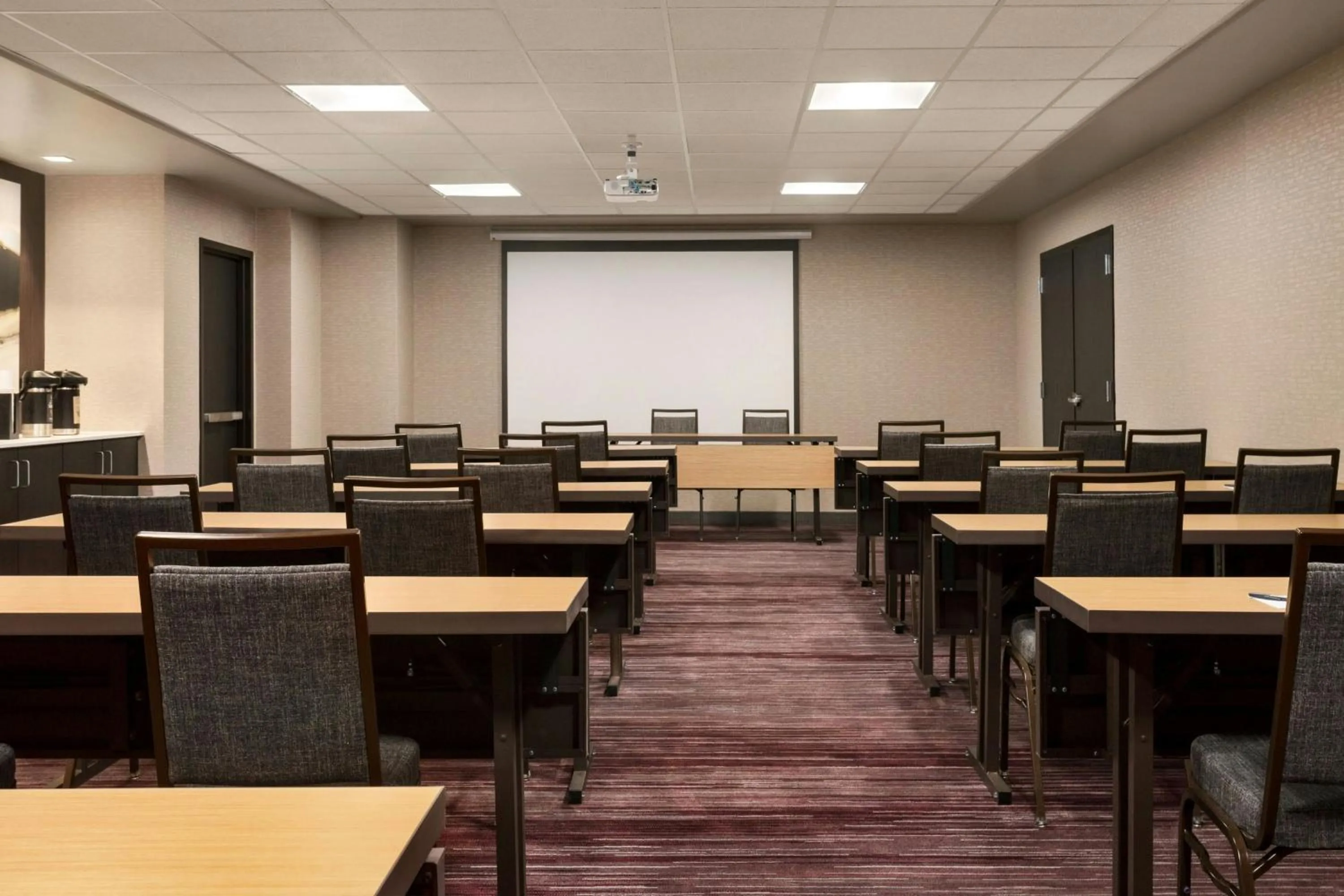 Meeting/conference room in Courtyard by Marriott Topeka