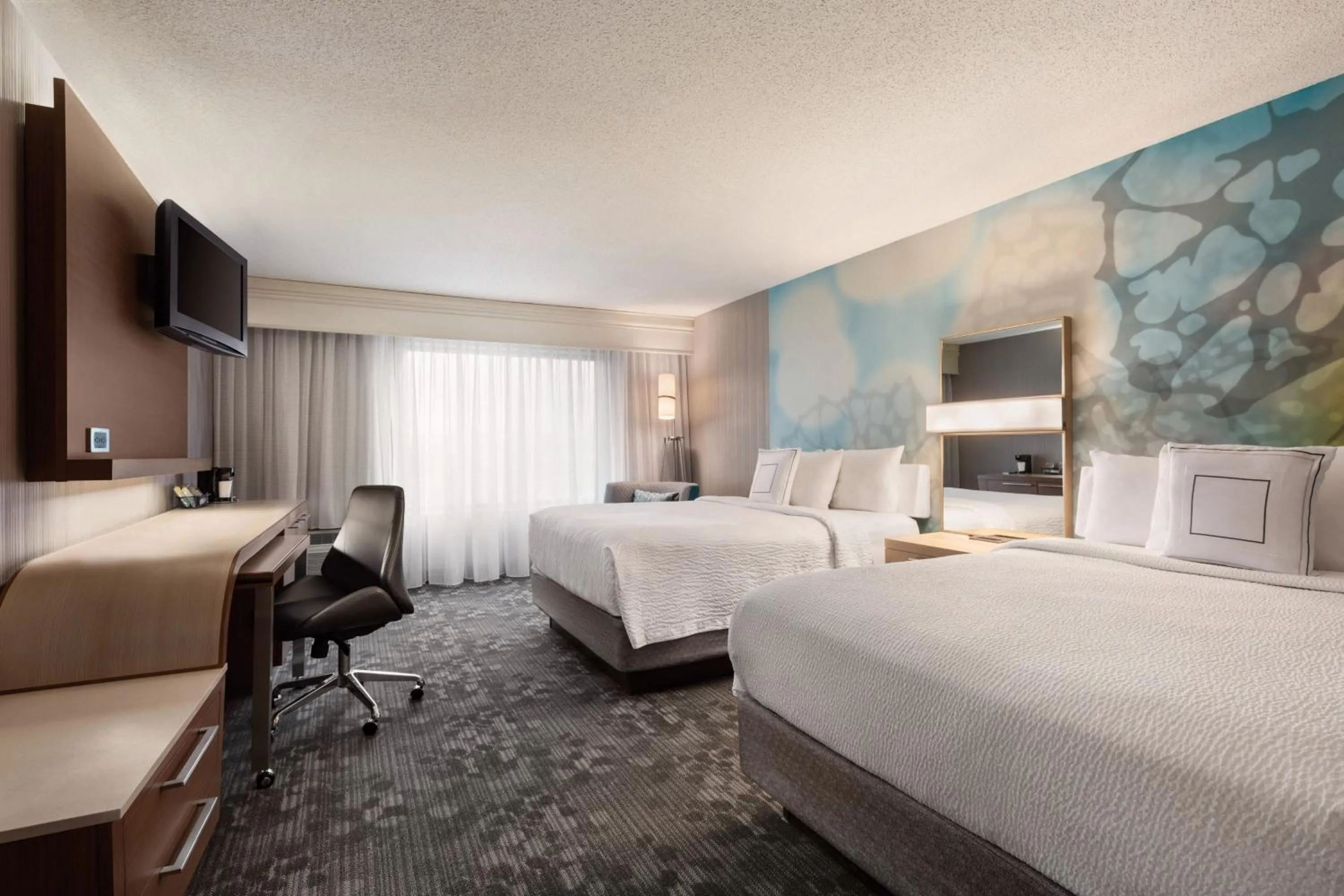 Photo of the whole room, Bed in Courtyard by Marriott Topeka