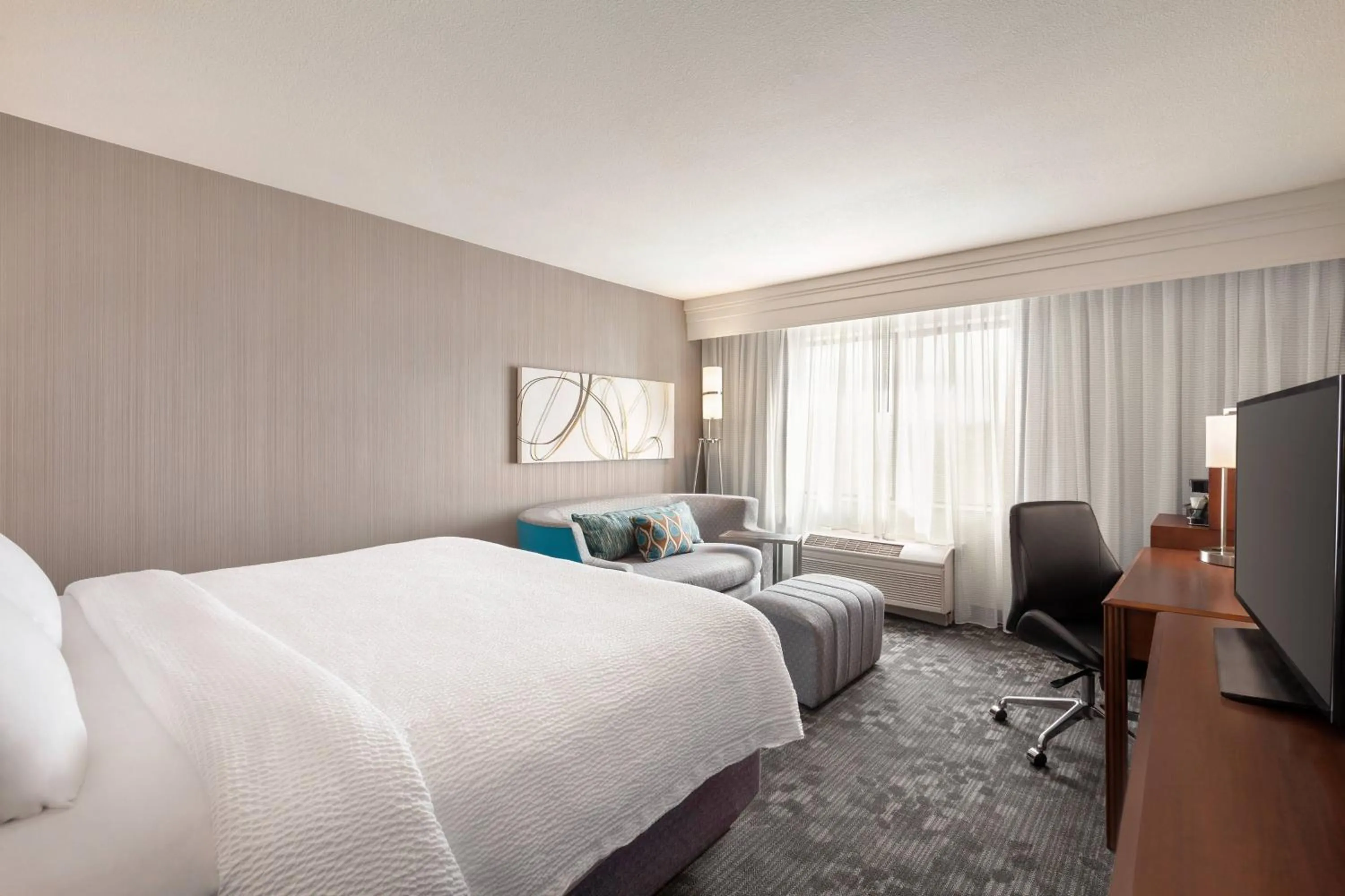 Photo of the whole room, Bed in Courtyard by Marriott San Jose South/Morgan Hill