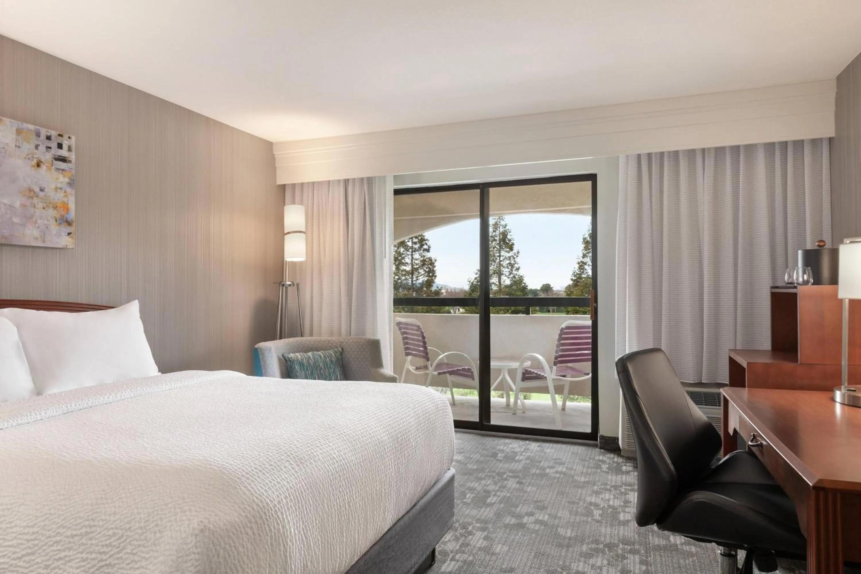 Photo of the whole room, Bed in Courtyard by Marriott San Jose South/Morgan Hill