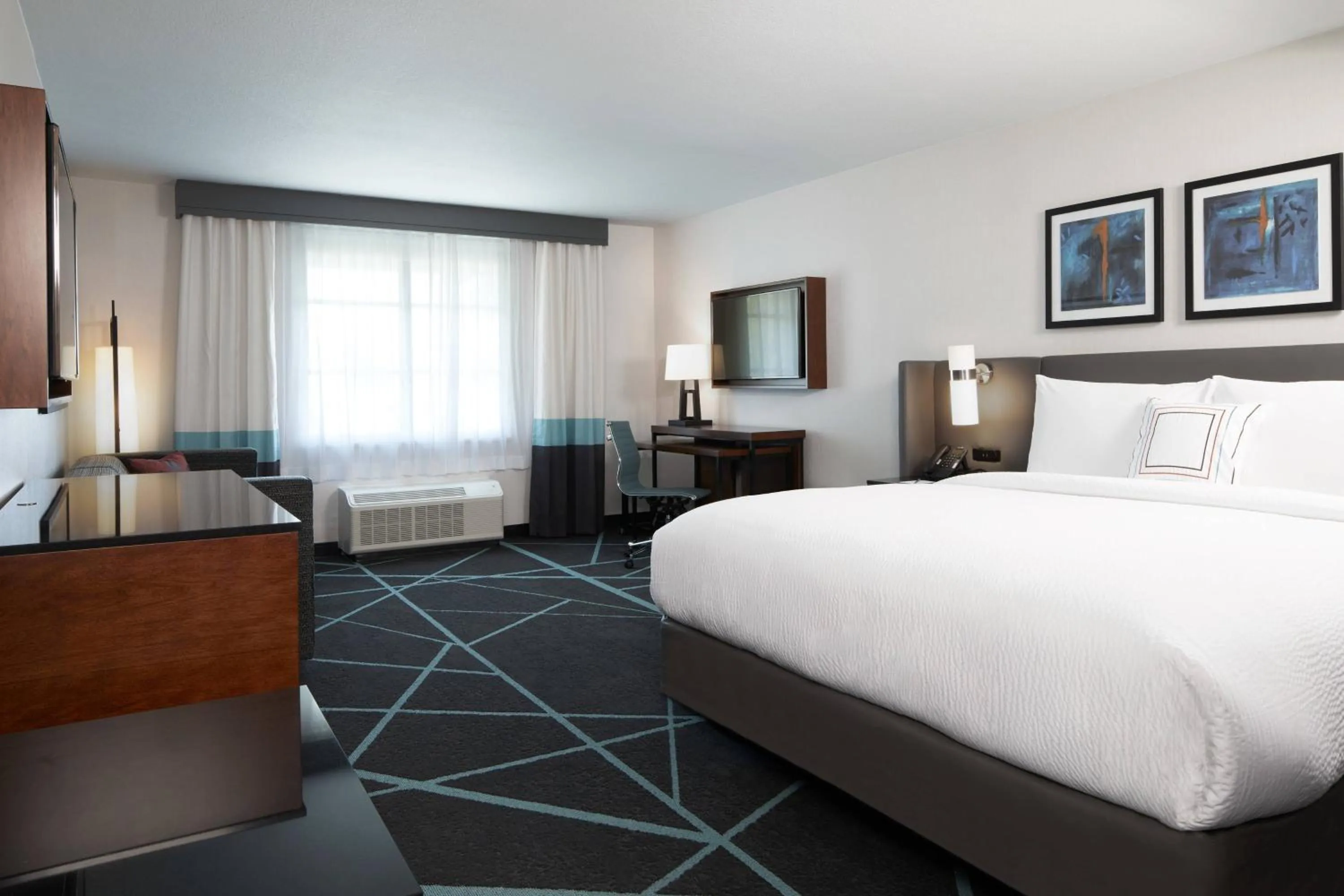 Bedroom, Bed in Fairfield Inn & Suites By Marriott Camarillo