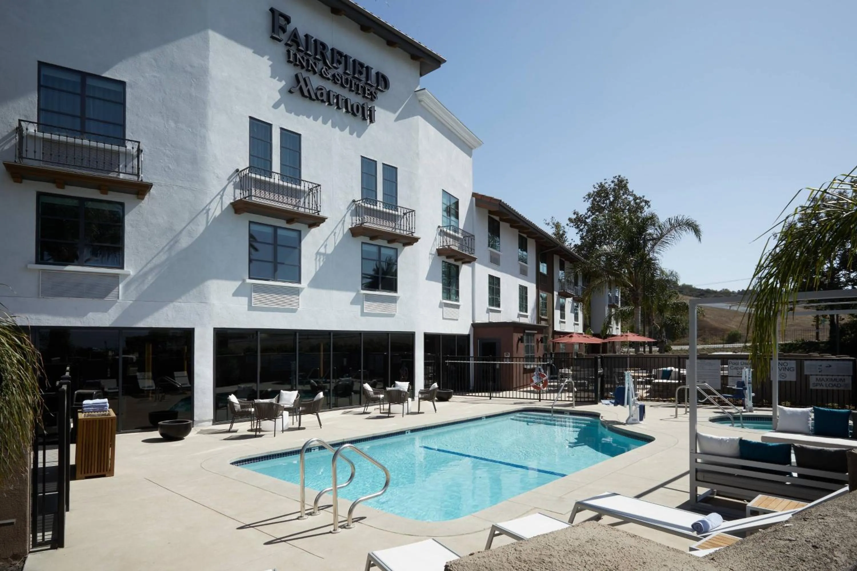 Swimming pool in Fairfield Inn & Suites By Marriott Camarillo