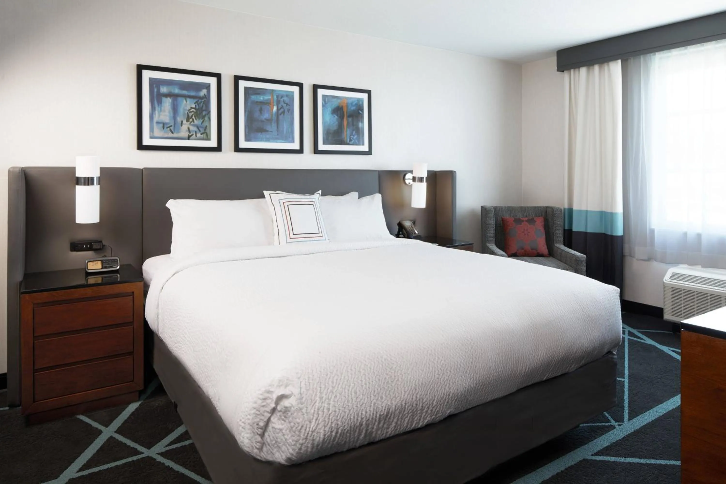 Bedroom, Bed in Fairfield Inn & Suites By Marriott Camarillo
