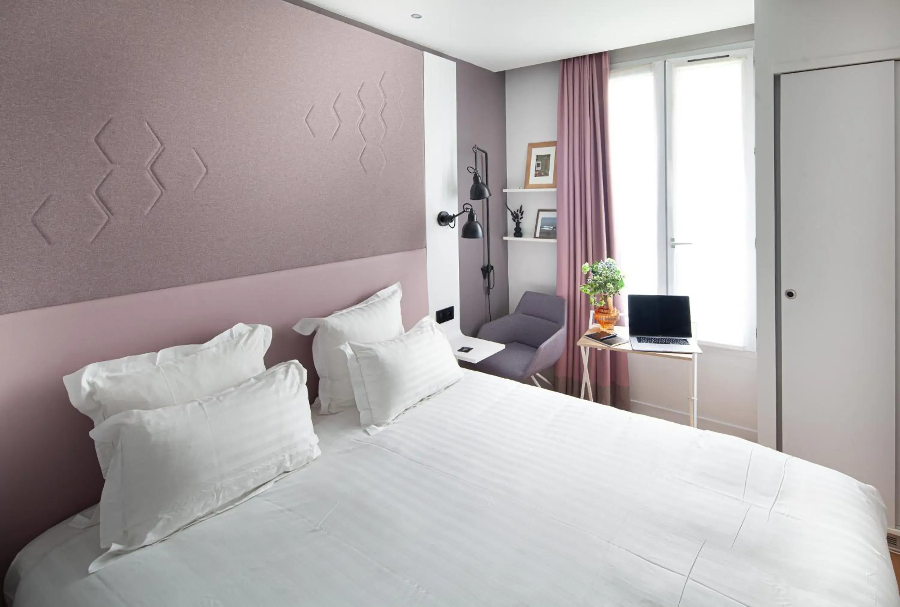 Small Double Room in Hôtel Vendome Saint-Germain Small Double Room in Hôtel Vendome Saint-Germain