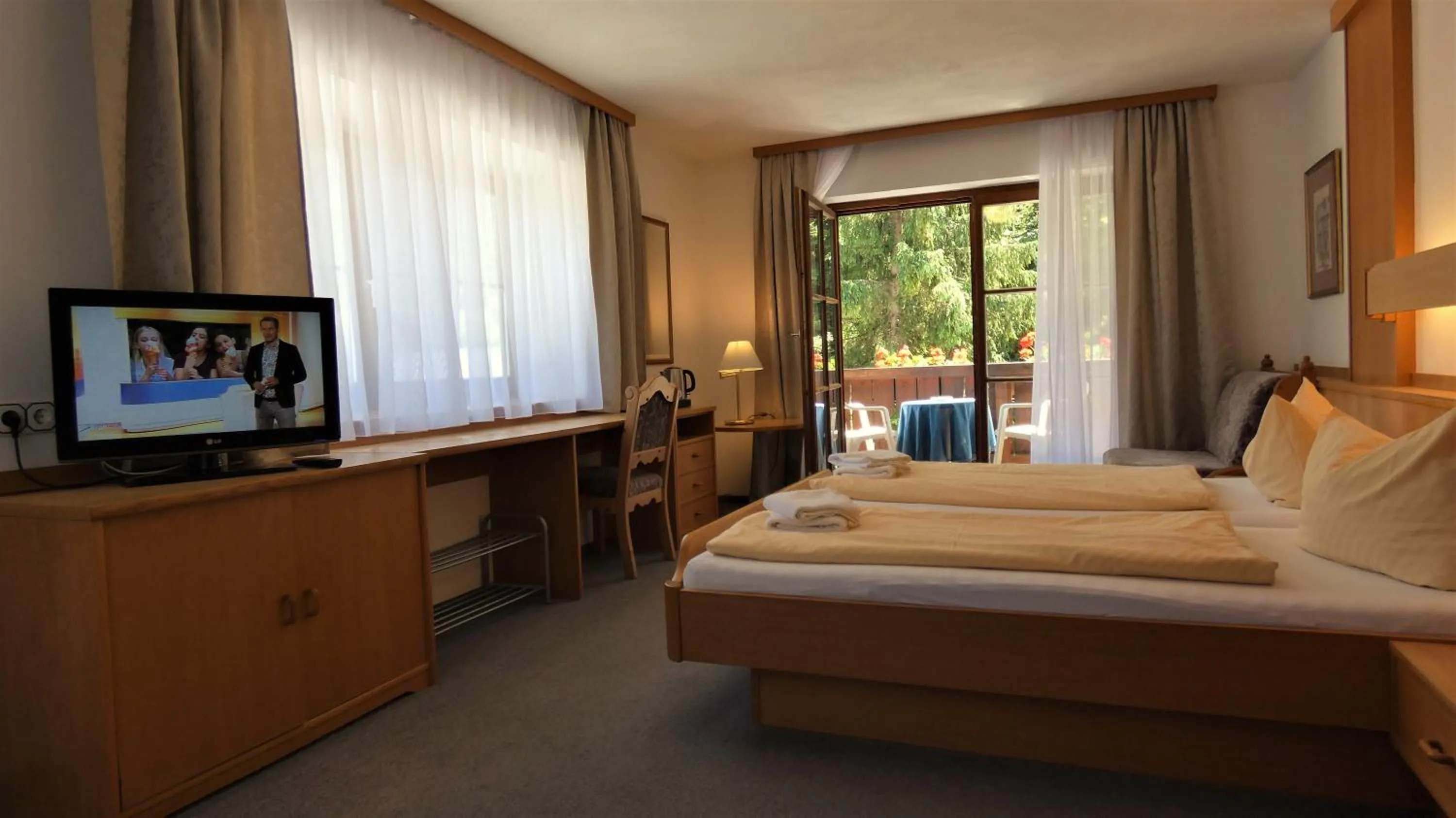 Photo of the whole room, Bed in Hotel Königsseer Hof