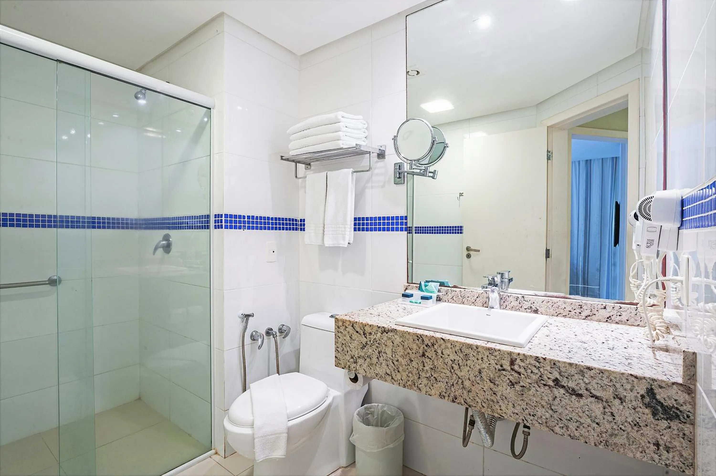 Shower in Slaviero Ingleses Convention